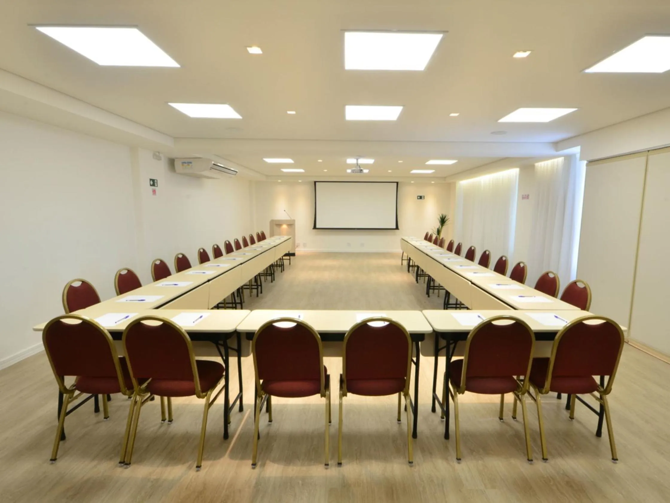 Banquet/Function facilities in IT Itabira Hotel