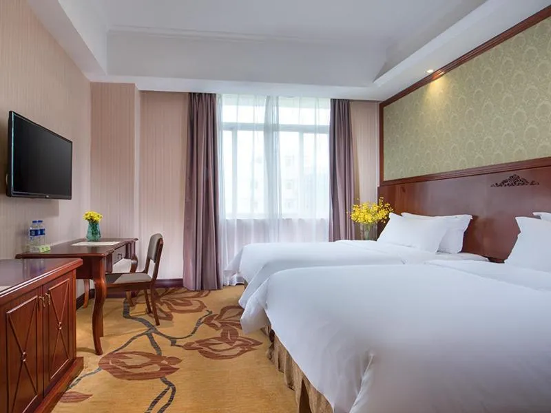 Vienna Hotel Shiqiao Metro Station