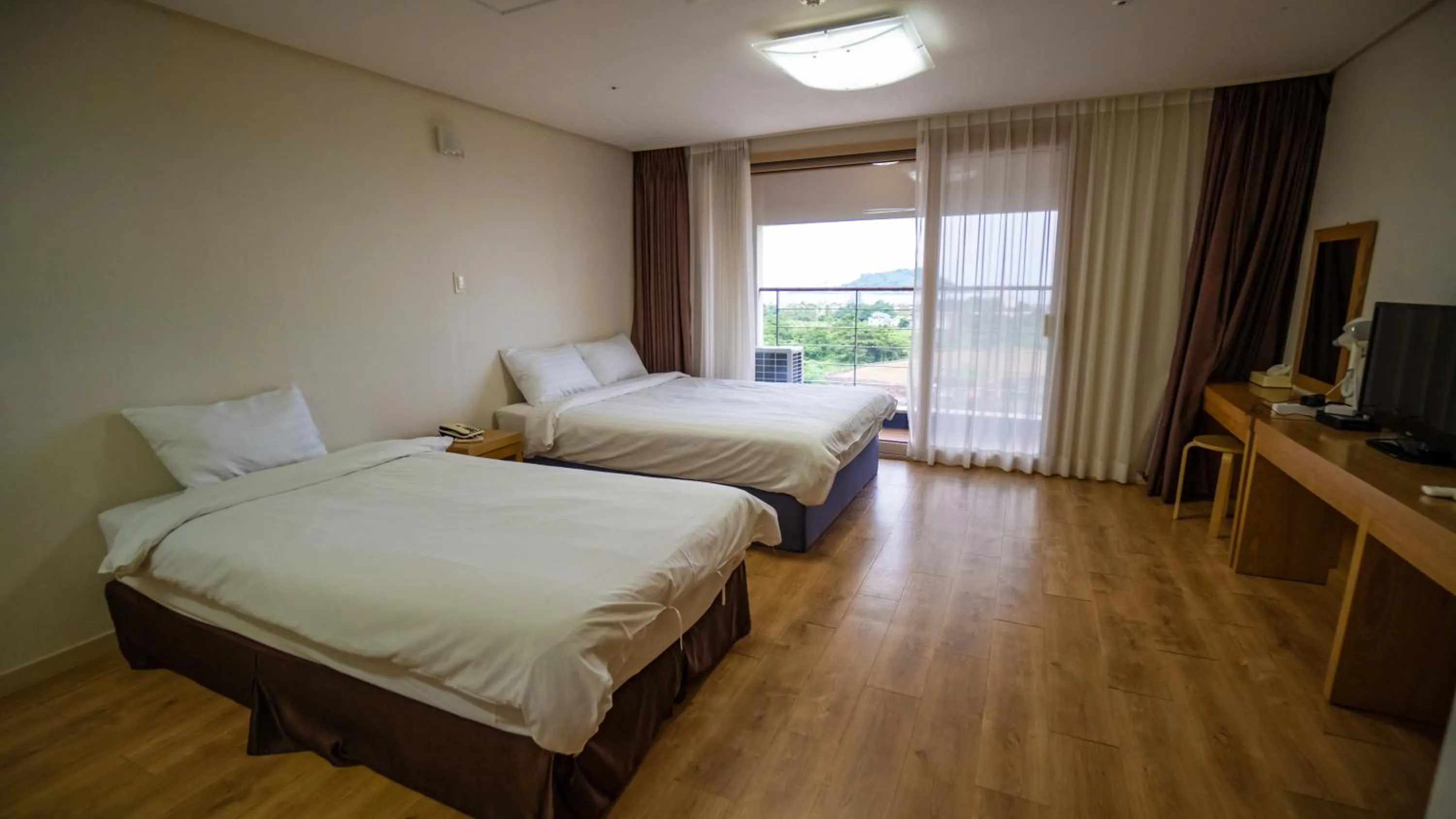 Photo of the whole room, Bed in Hi Jeju Hotel