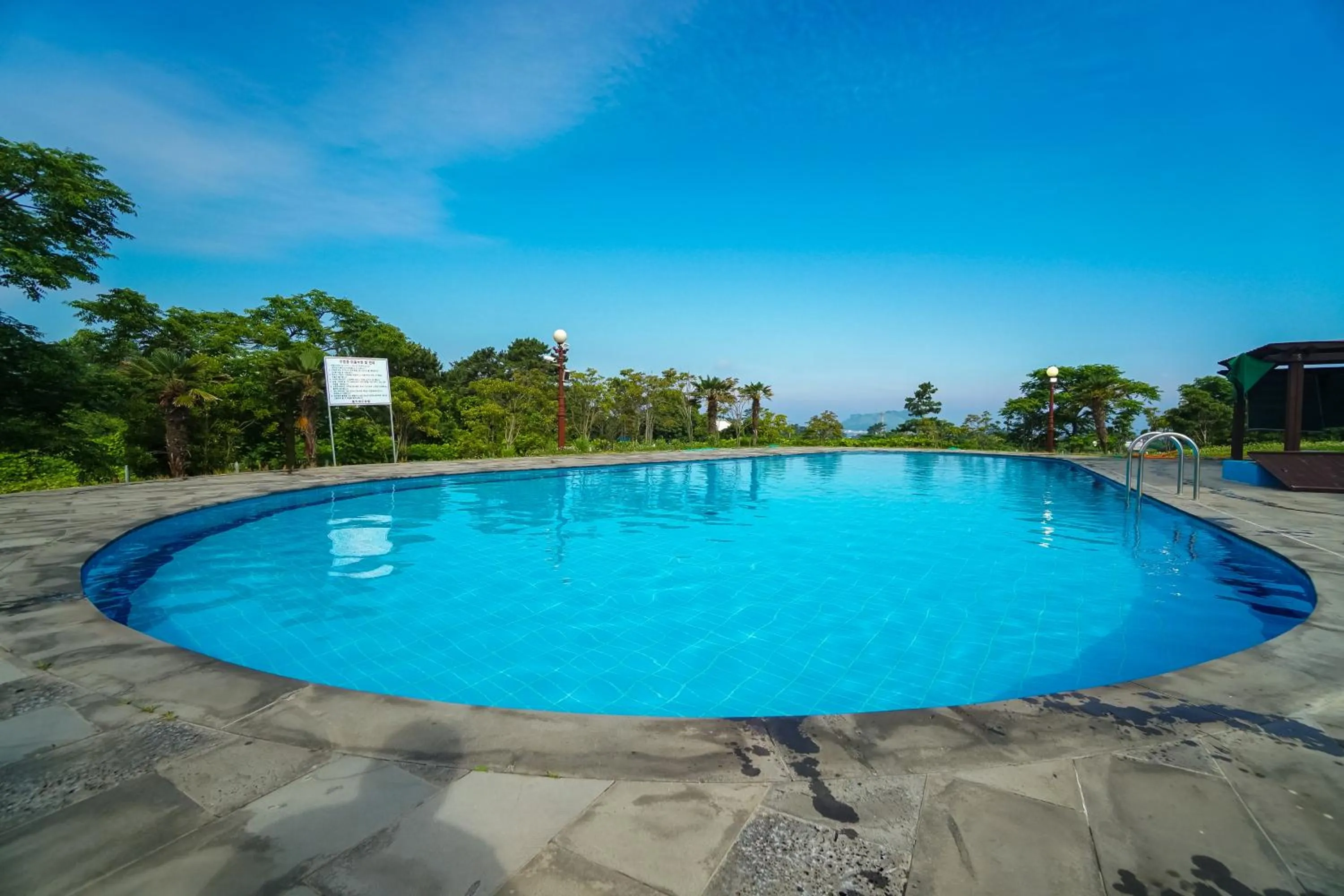 Swimming pool in Hi Jeju Hotel