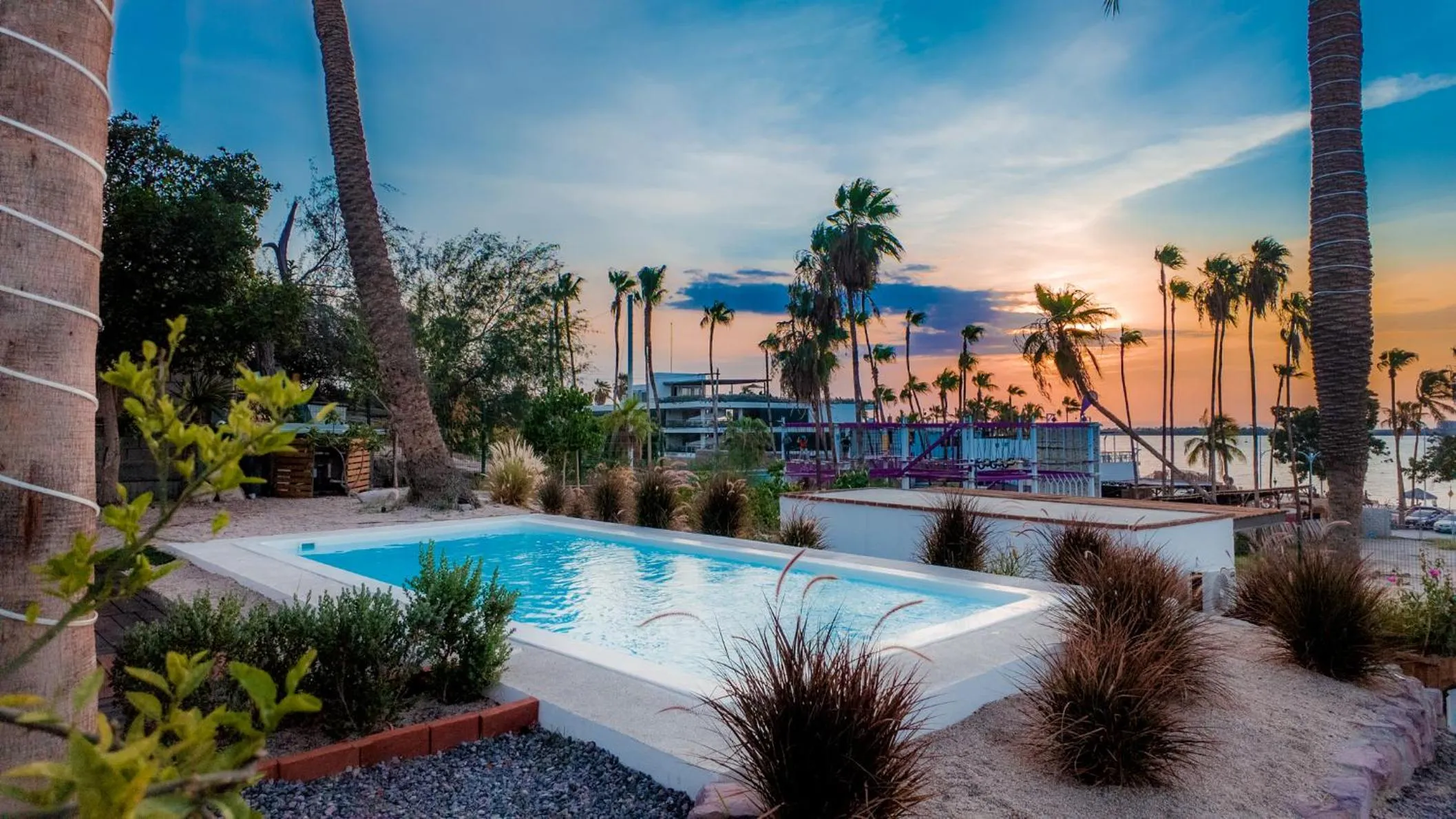 Day in InHouse Glamping Hotel La Paz