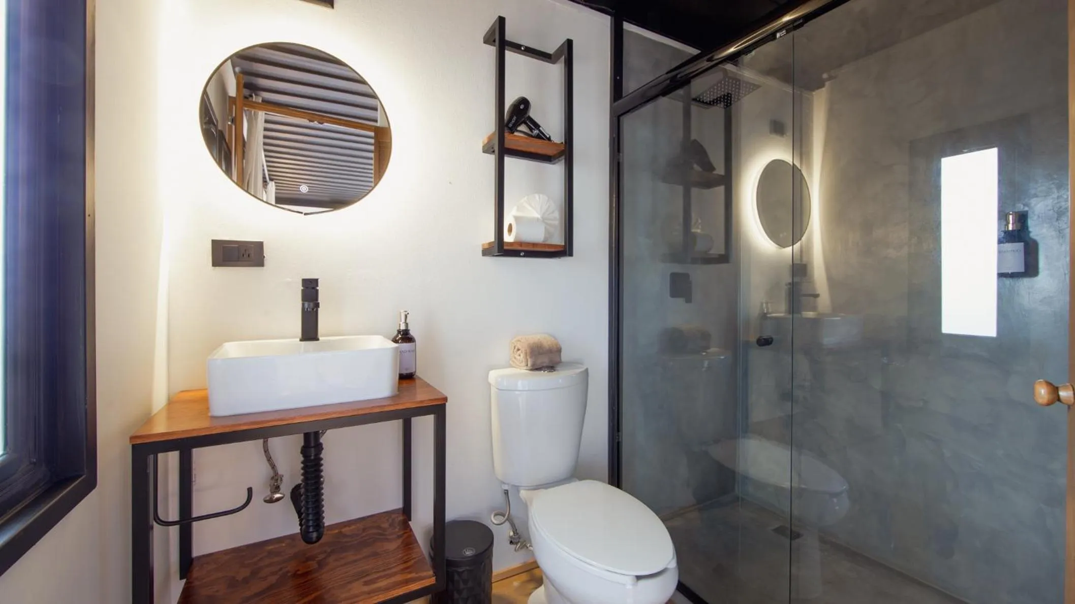Bathroom in InHouse Glamping Hotel La Paz