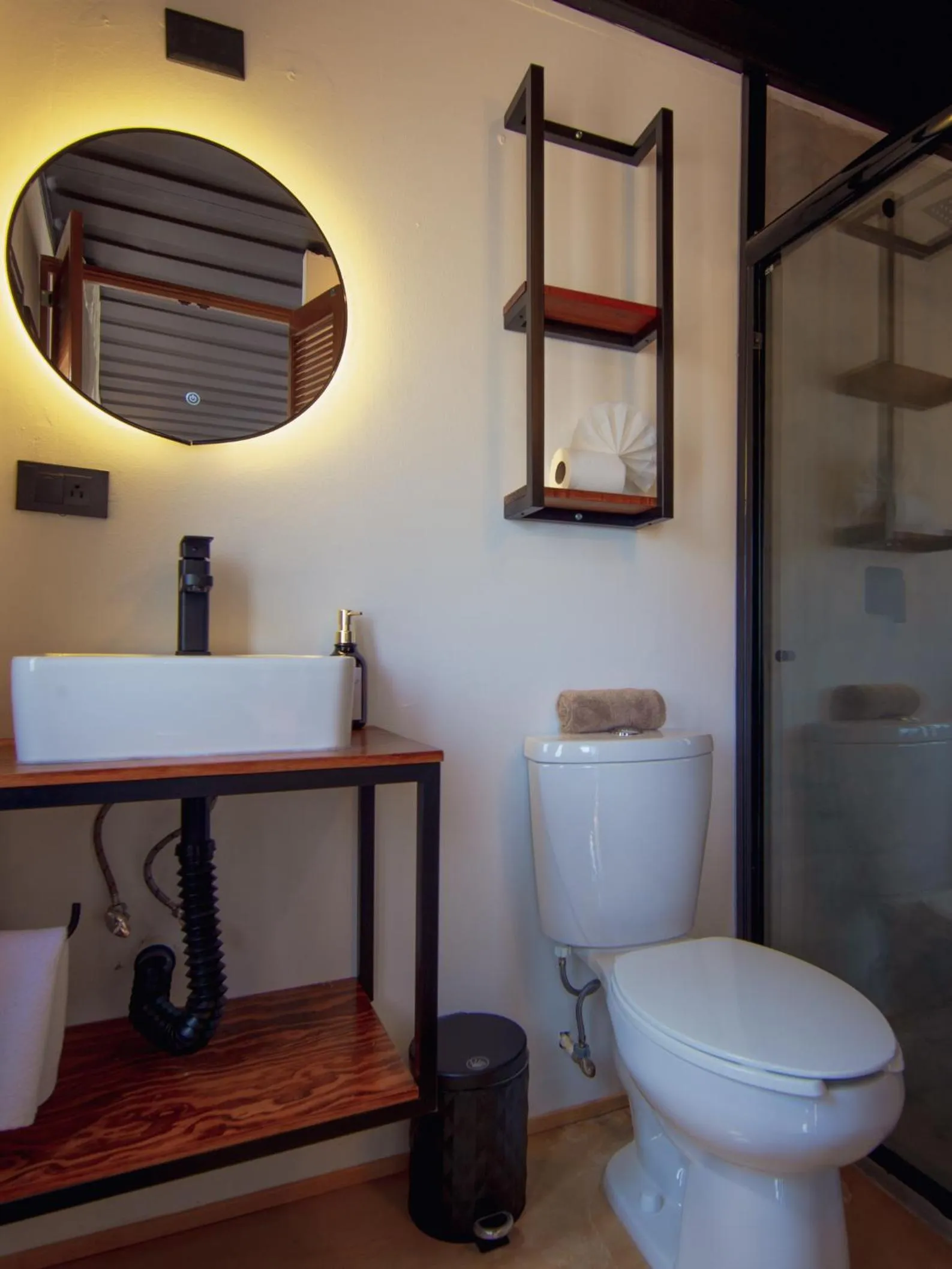 Toilet in InHouse Glamping Hotel La Paz