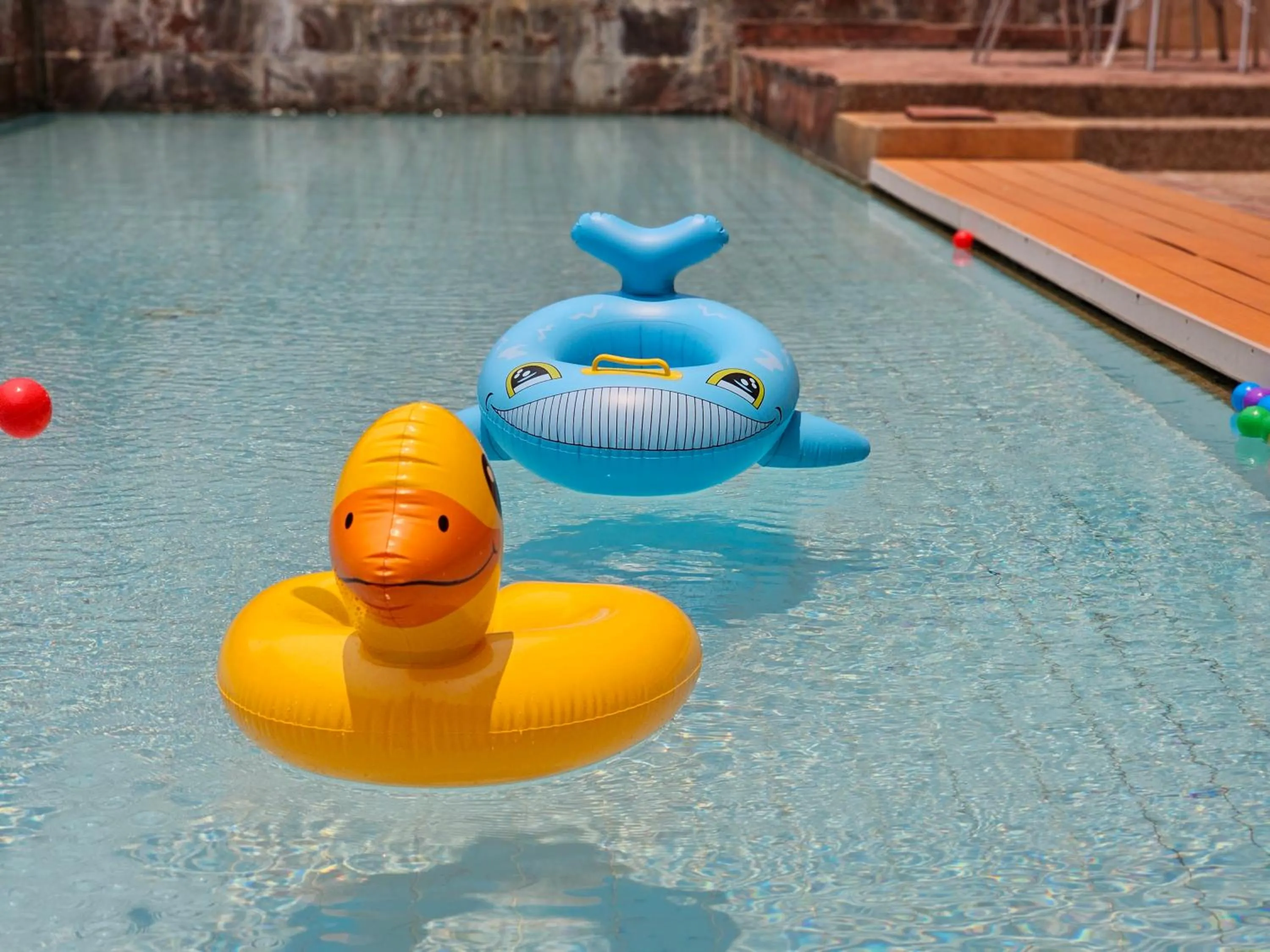 Swimming pool in Songphanburi Hotel