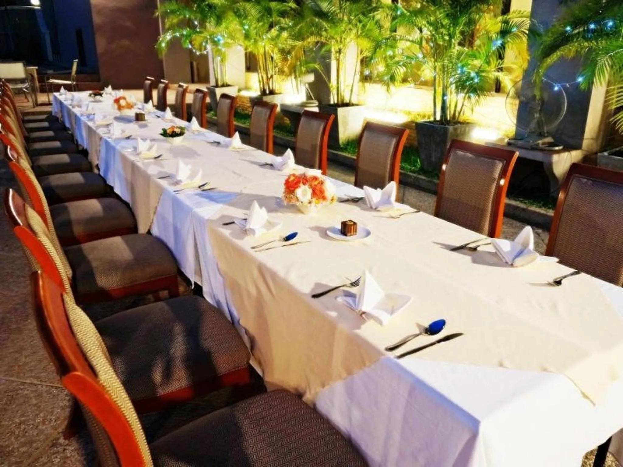 Restaurant/places to eat in Songphanburi Hotel