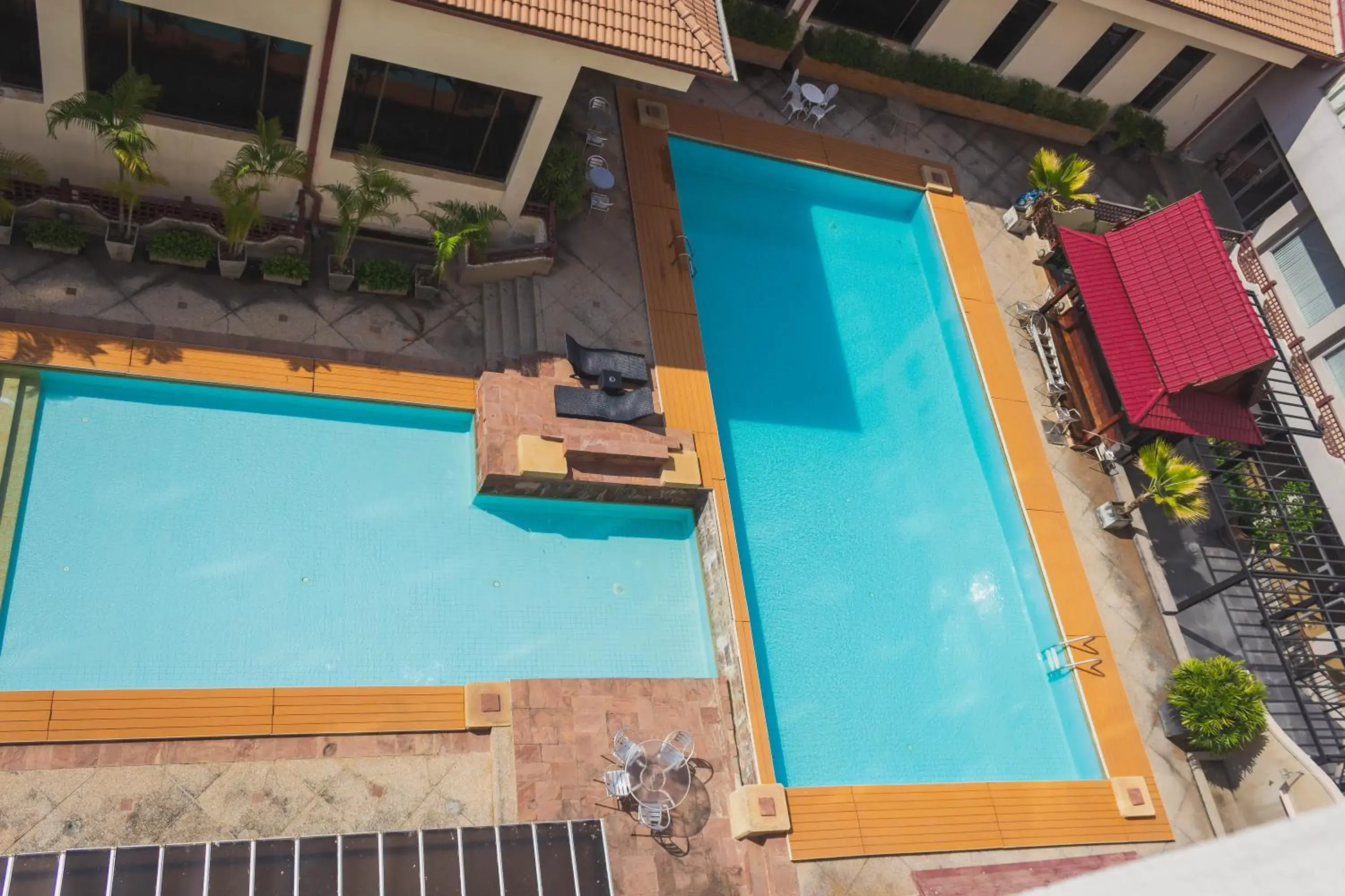 Swimming pool in Songphanburi Hotel Swimming pool in Songphanburi Hotel