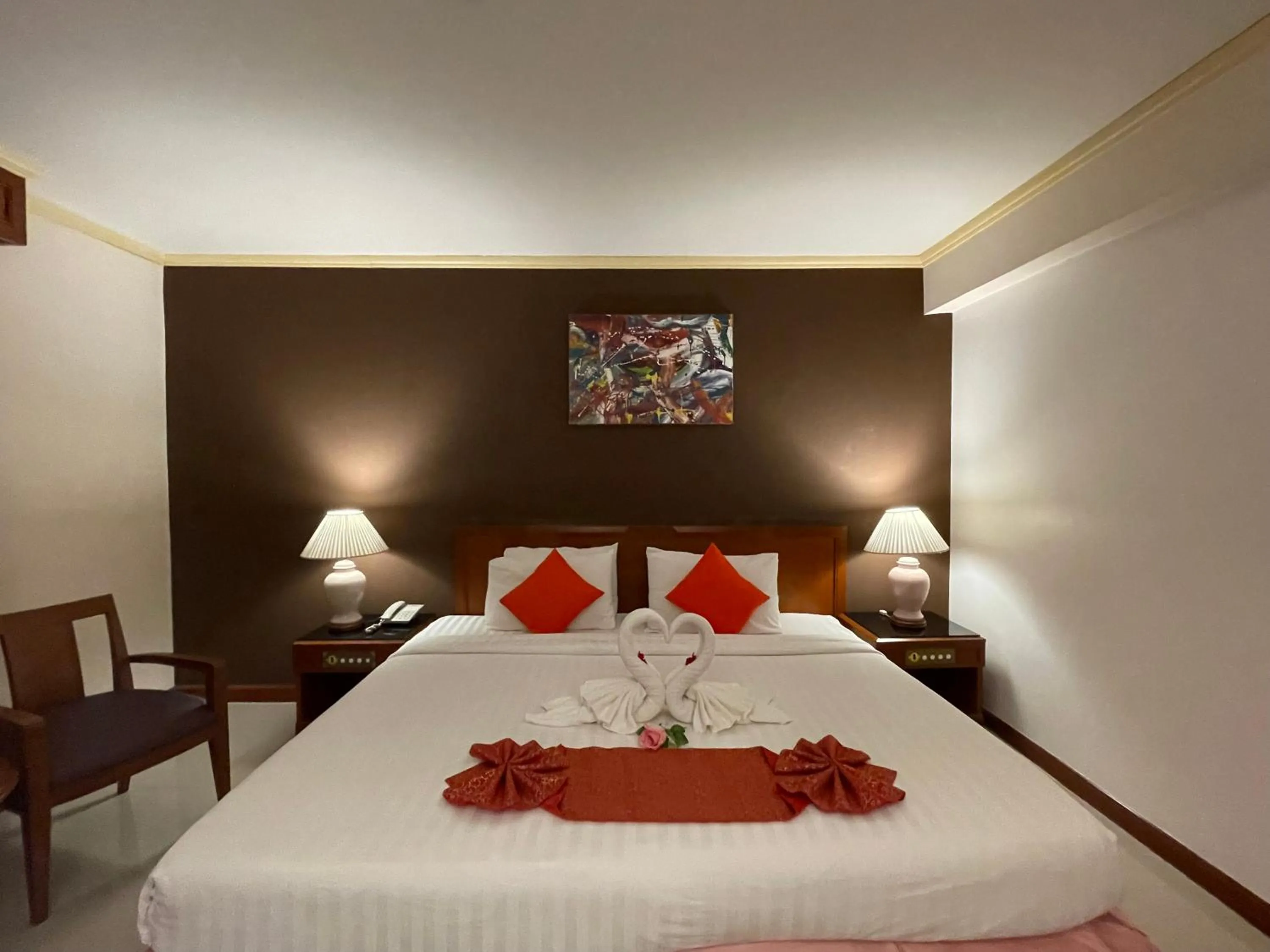Bedroom, Bed in Songphanburi Hotel