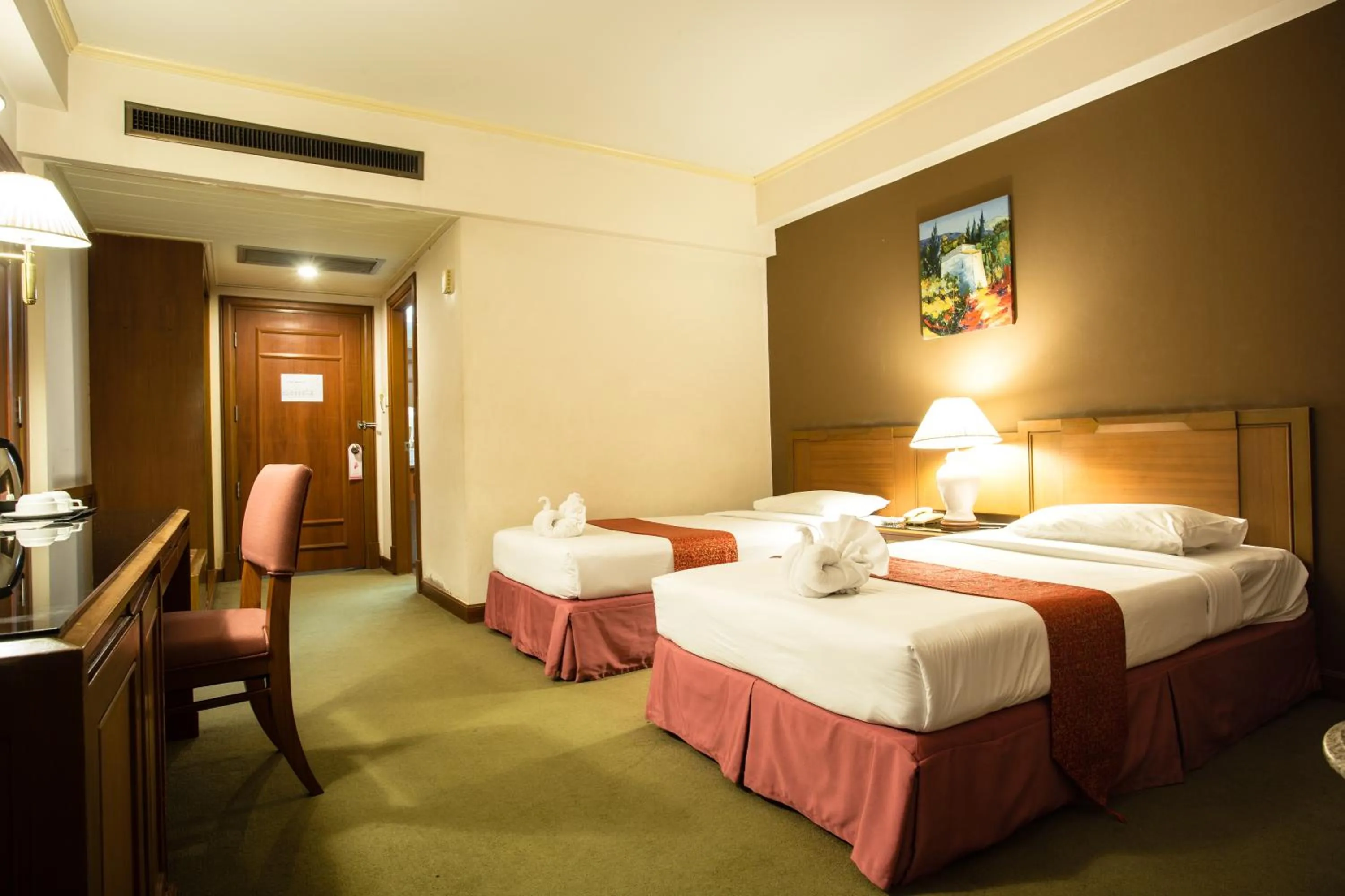 Bed in Songphanburi Hotel