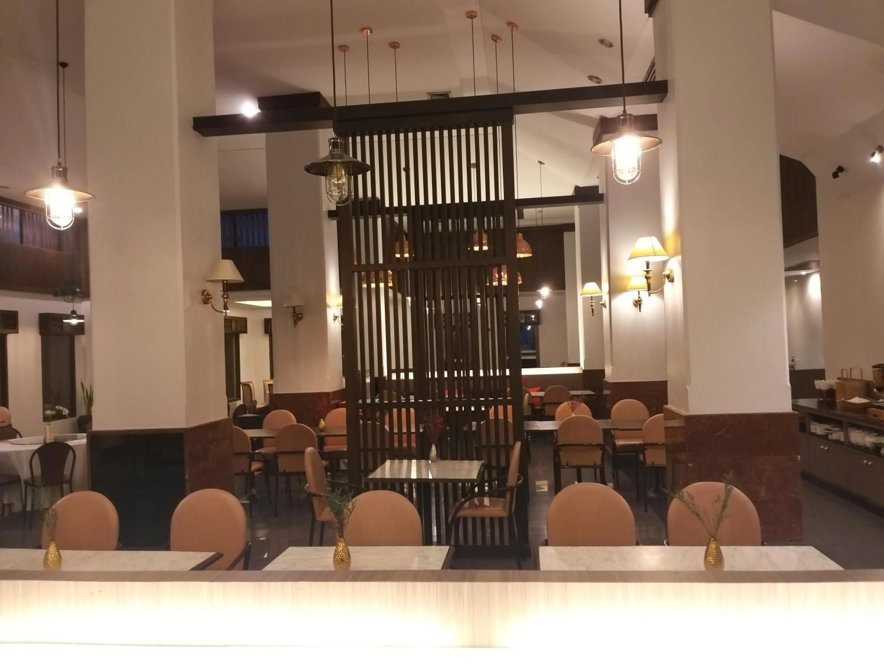Restaurant/places to eat in Songphanburi Hotel