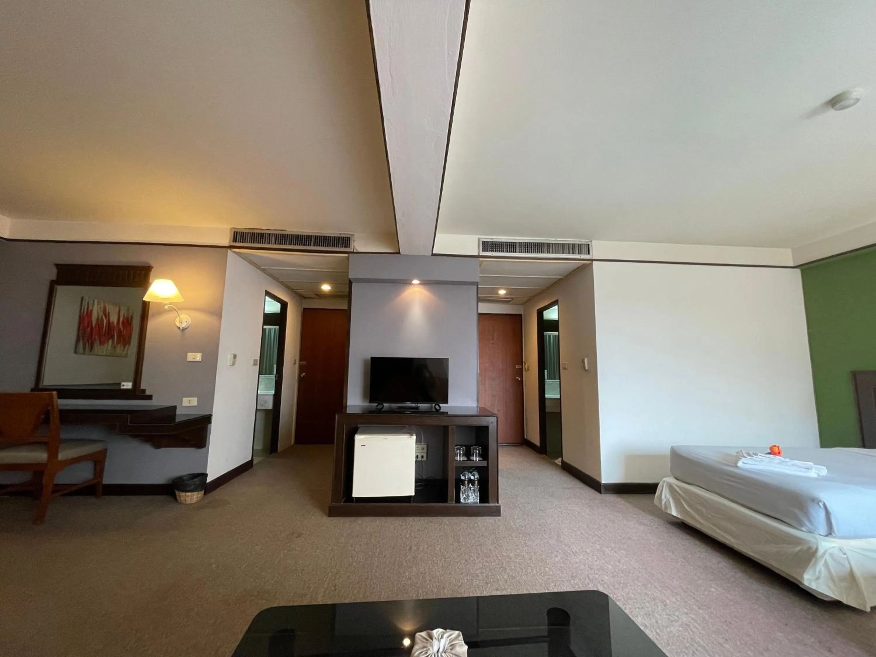 Bed in Songphanburi Hotel