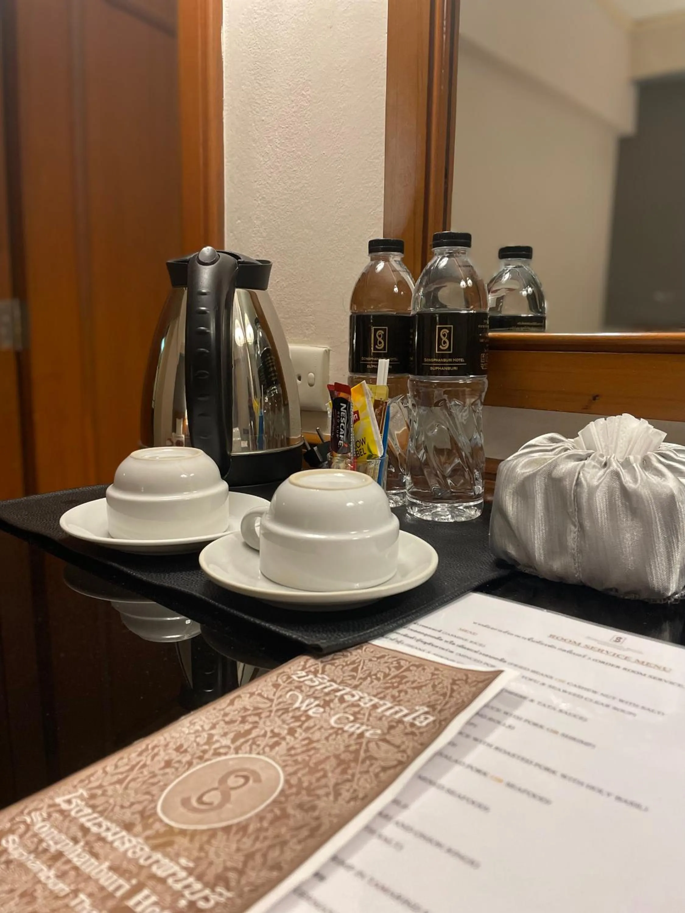 Coffee/tea facilities, Bed in Songphanburi Hotel