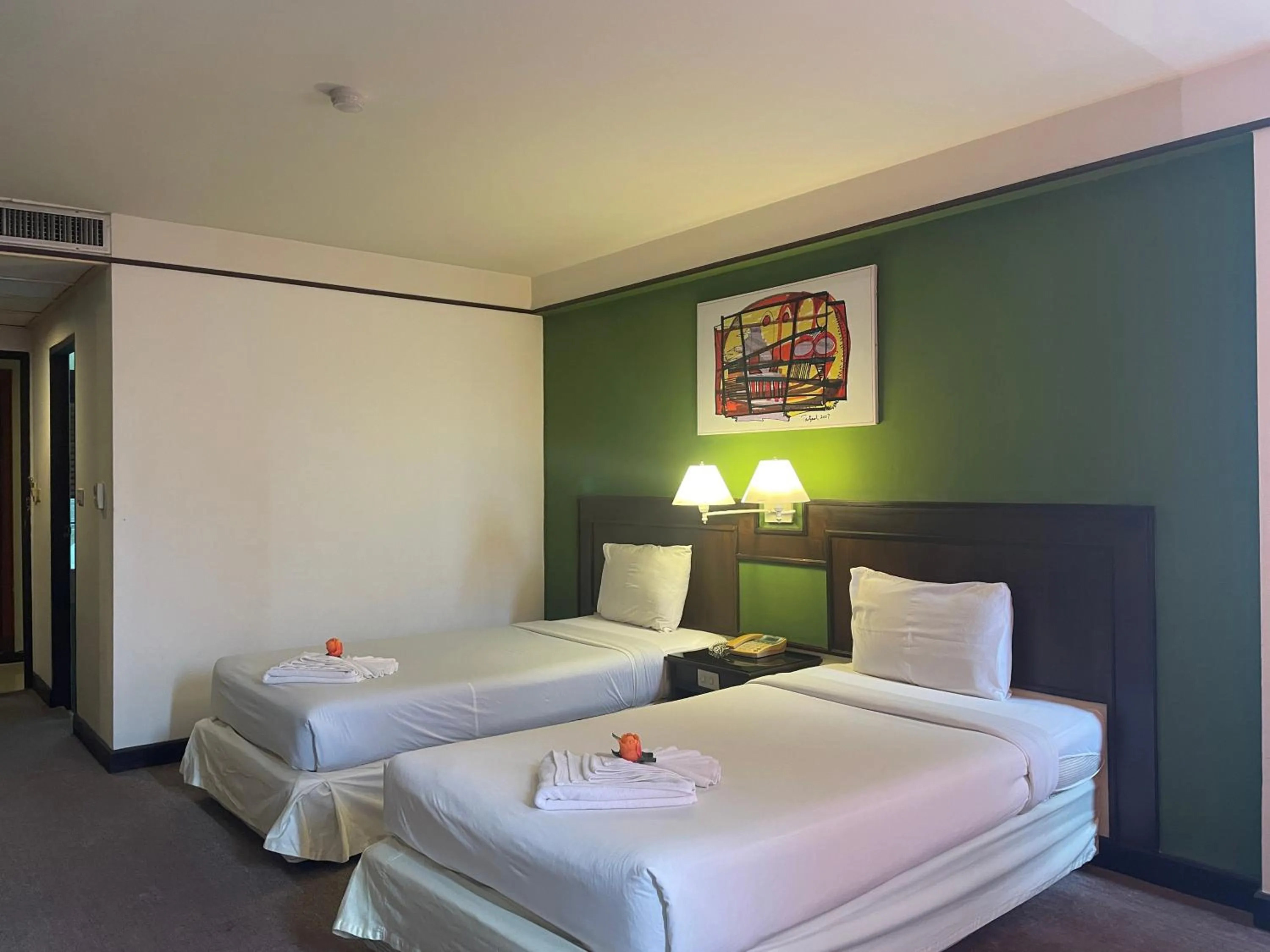 Bed in Songphanburi Hotel