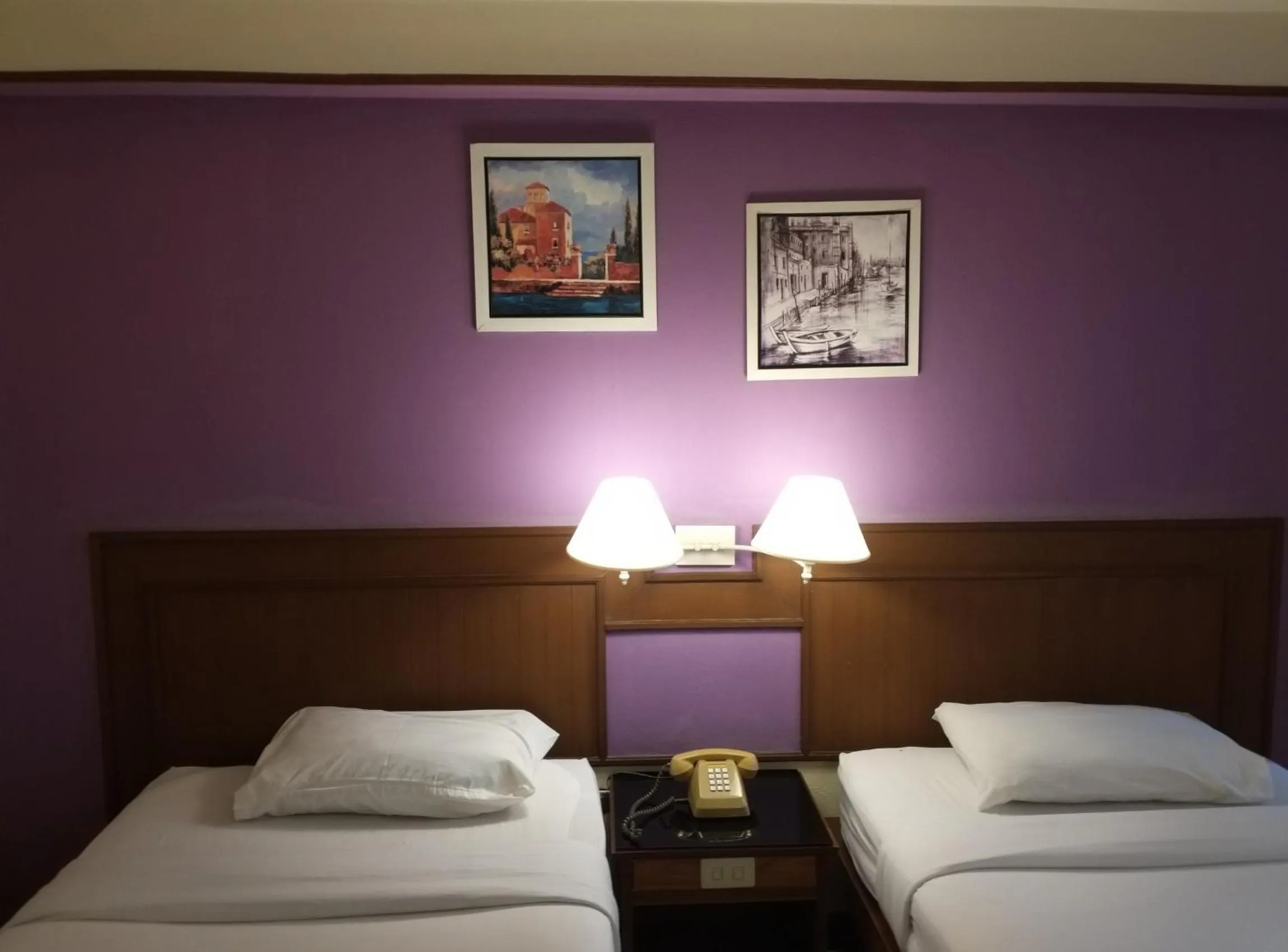 Bedroom, Bed in Songphanburi Hotel