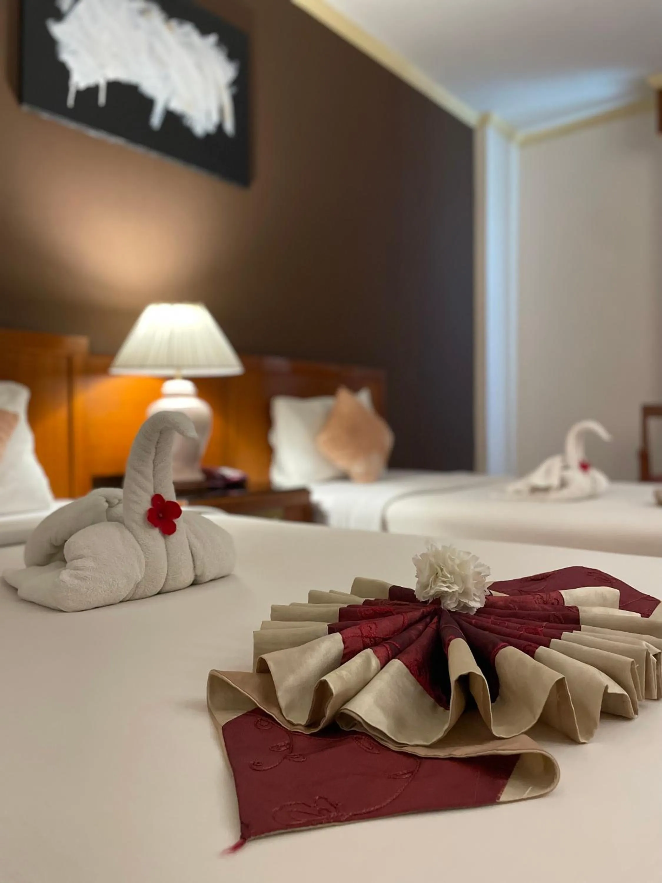 Bedroom, Bed in Songphanburi Hotel