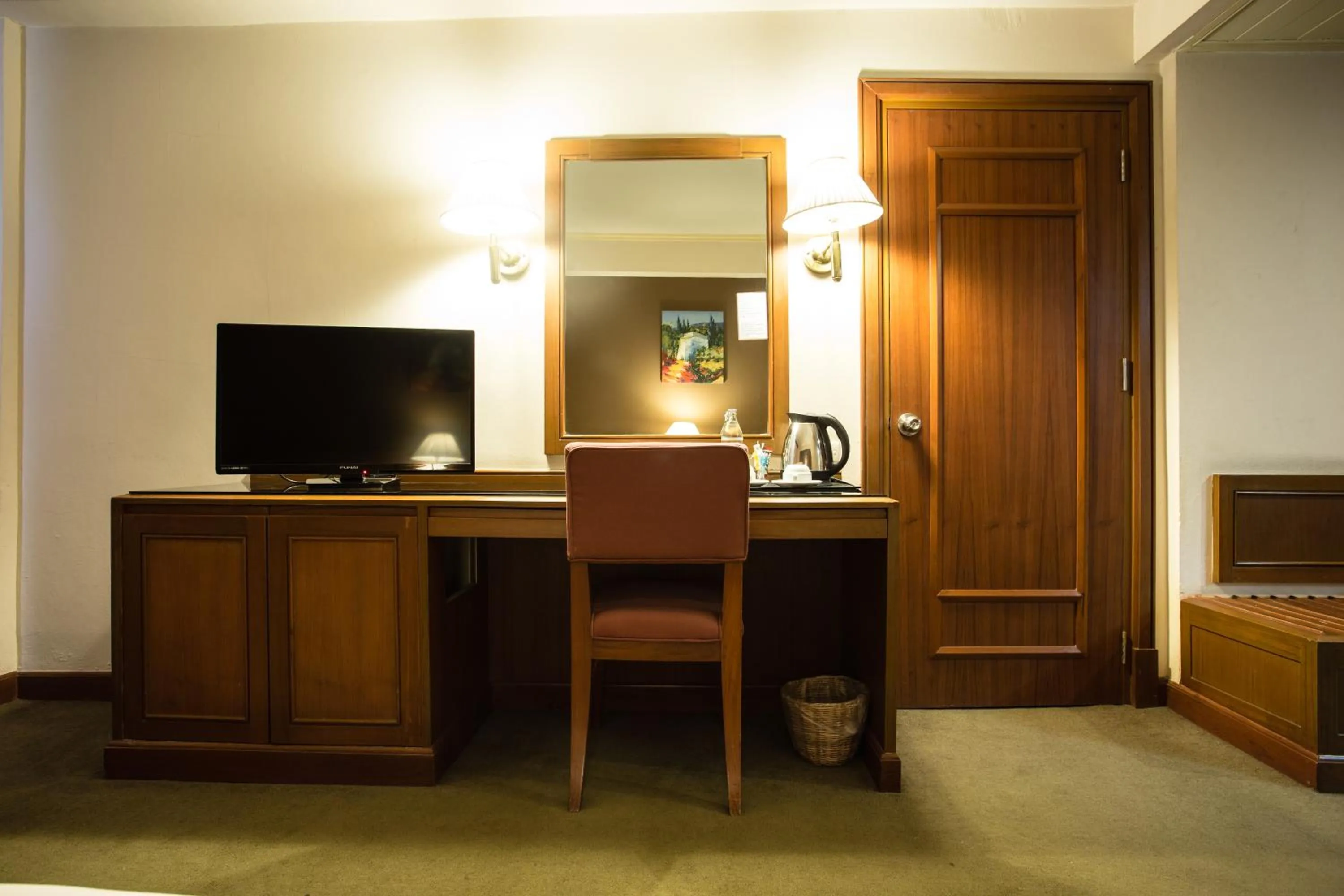 TV and multimedia in Songphanburi Hotel