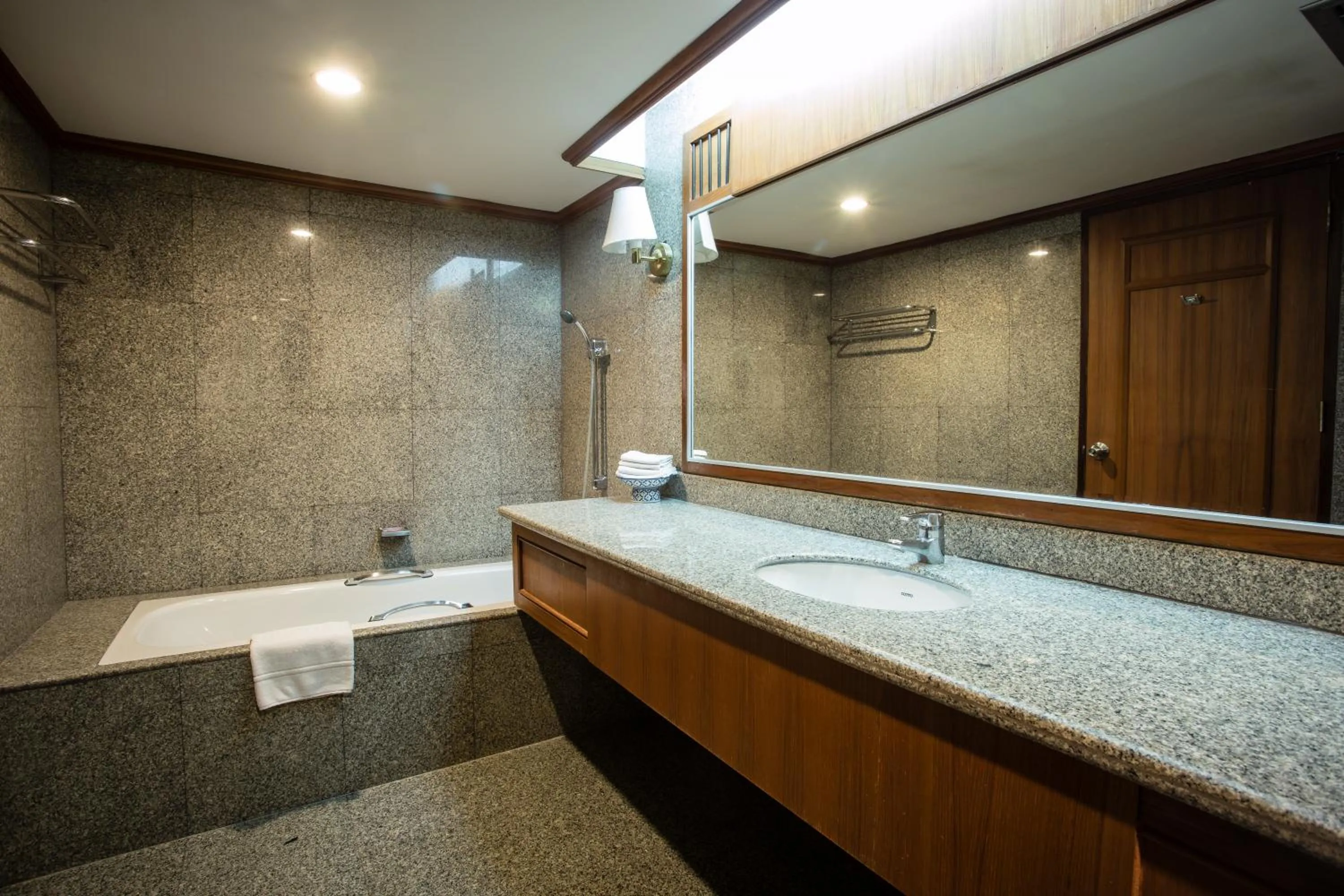 Bathroom in Songphanburi Hotel