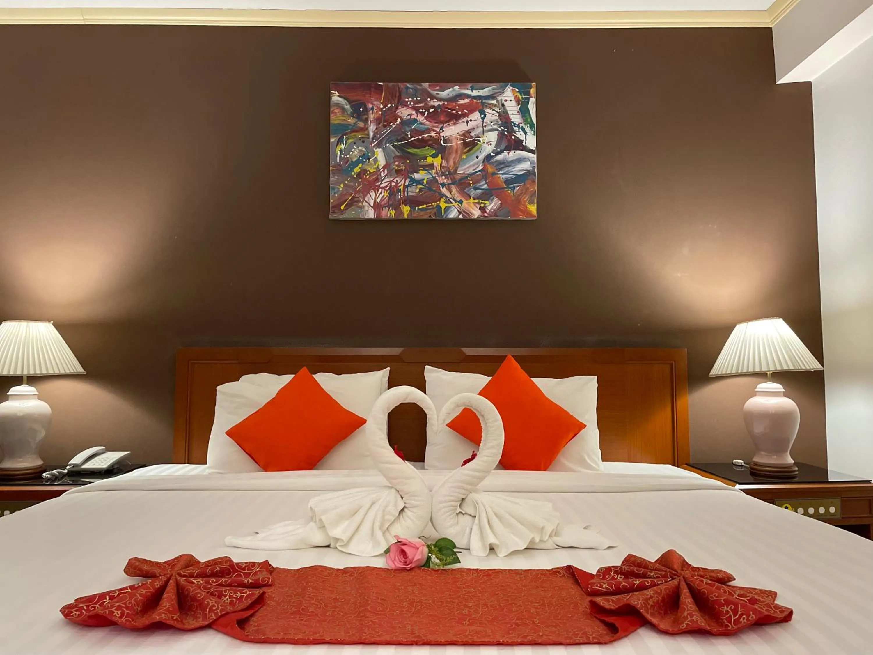 Bedroom, Bed in Songphanburi Hotel