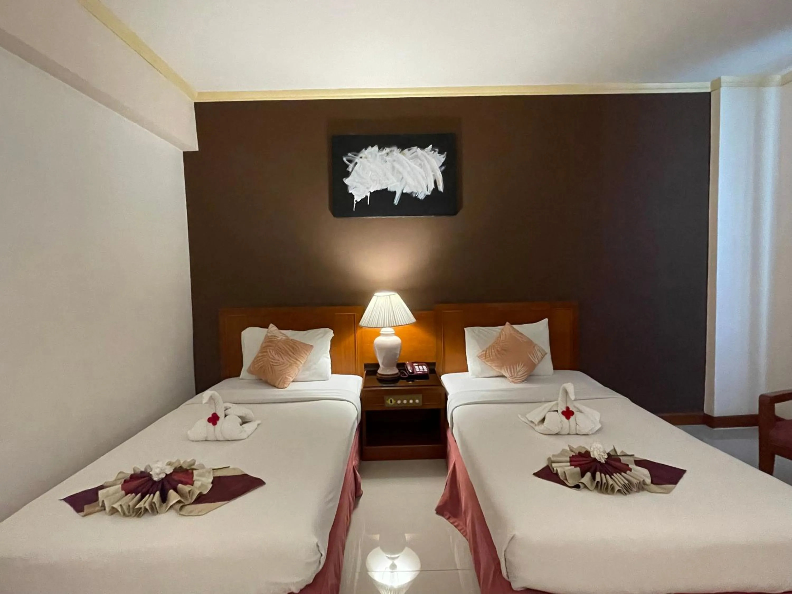 Bed in Songphanburi Hotel