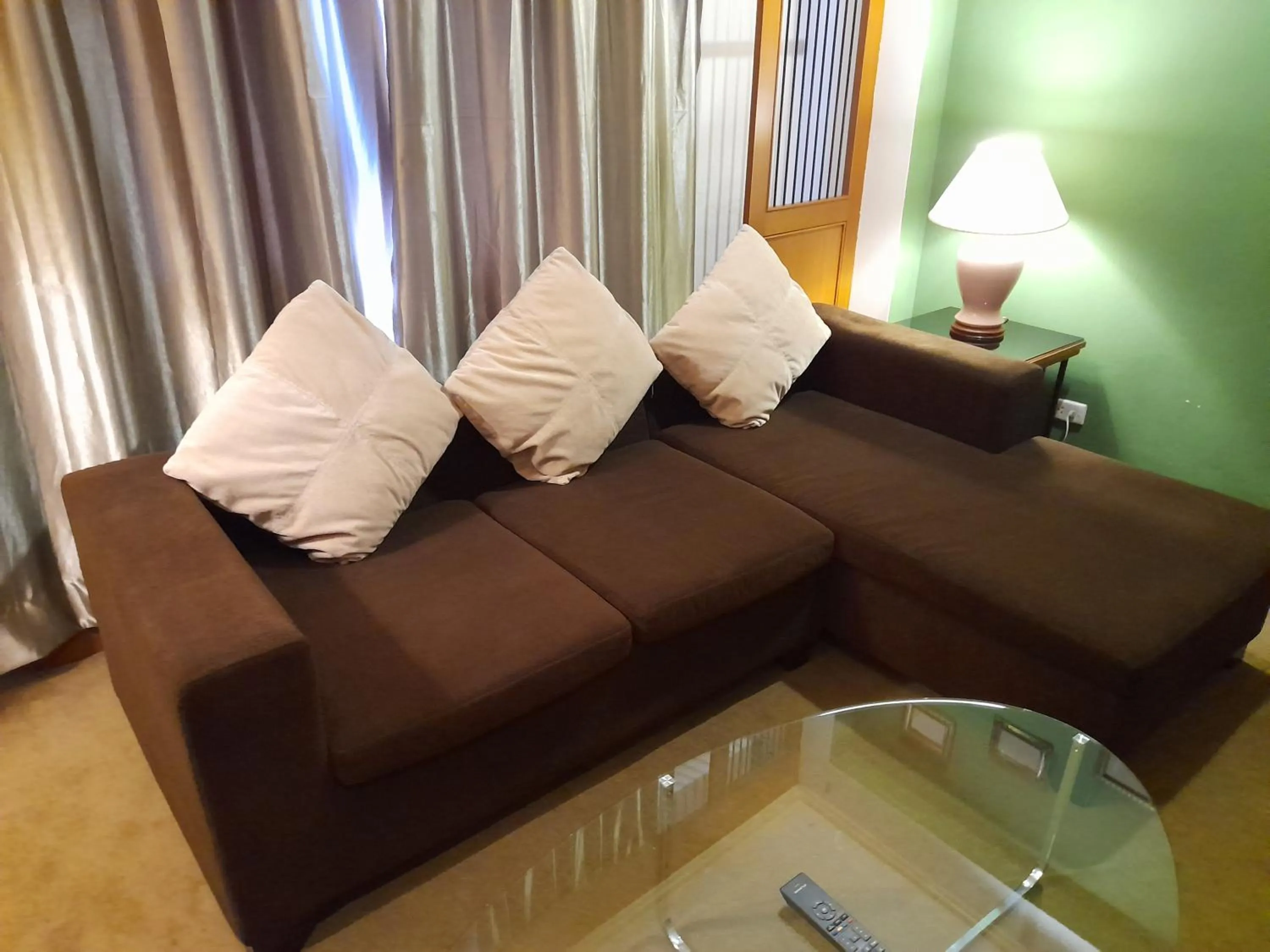 Living room in Songphanburi Hotel