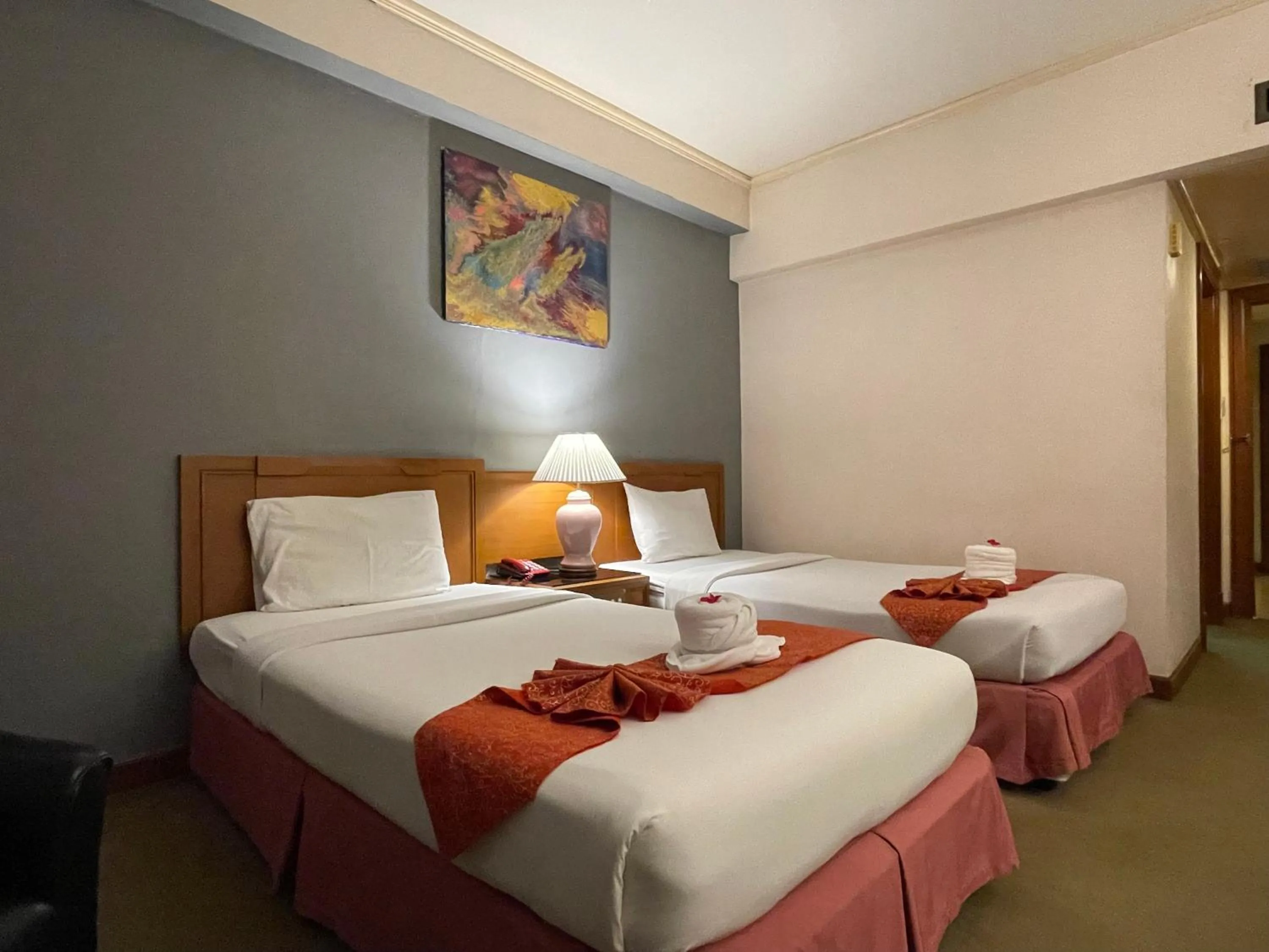 Bedroom, Bed in Songphanburi Hotel