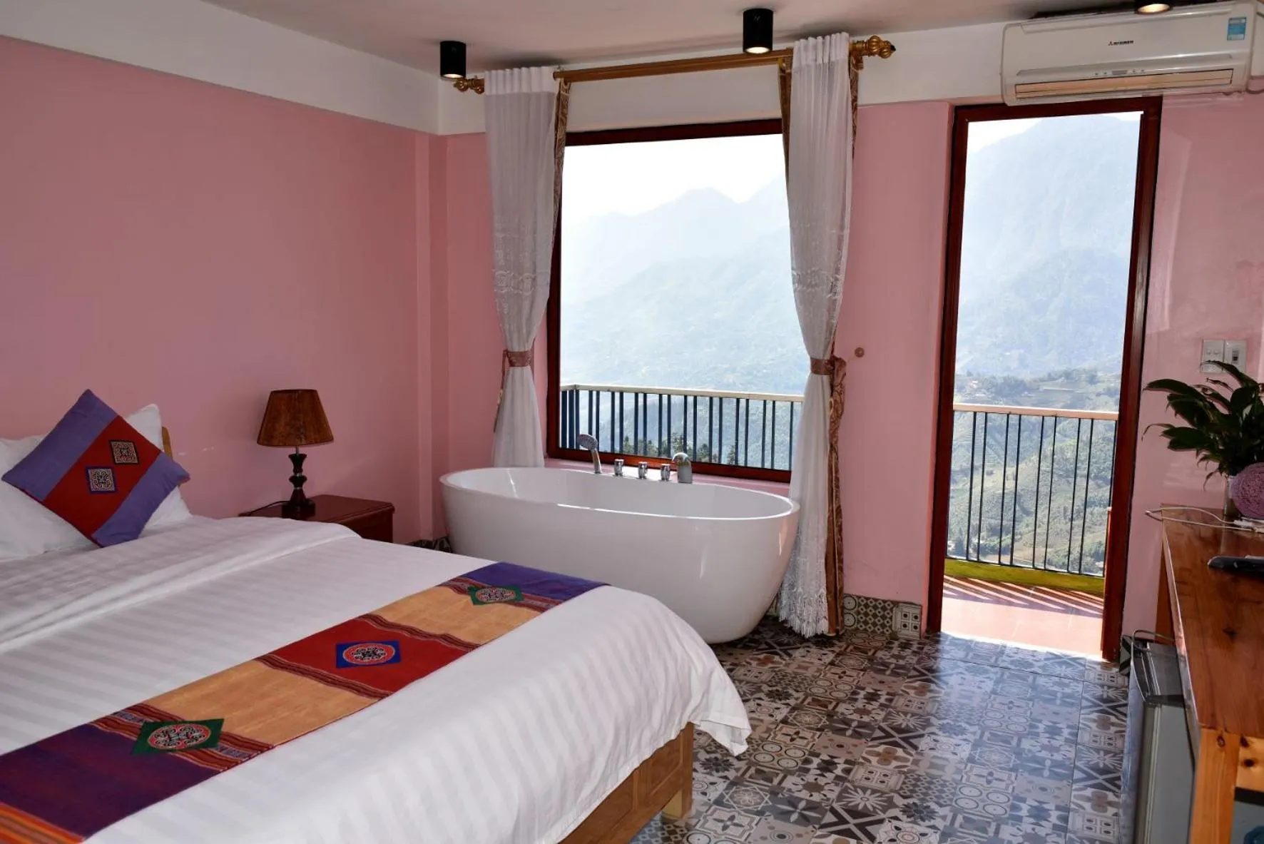 Bed in Sapa Scenery Hotel