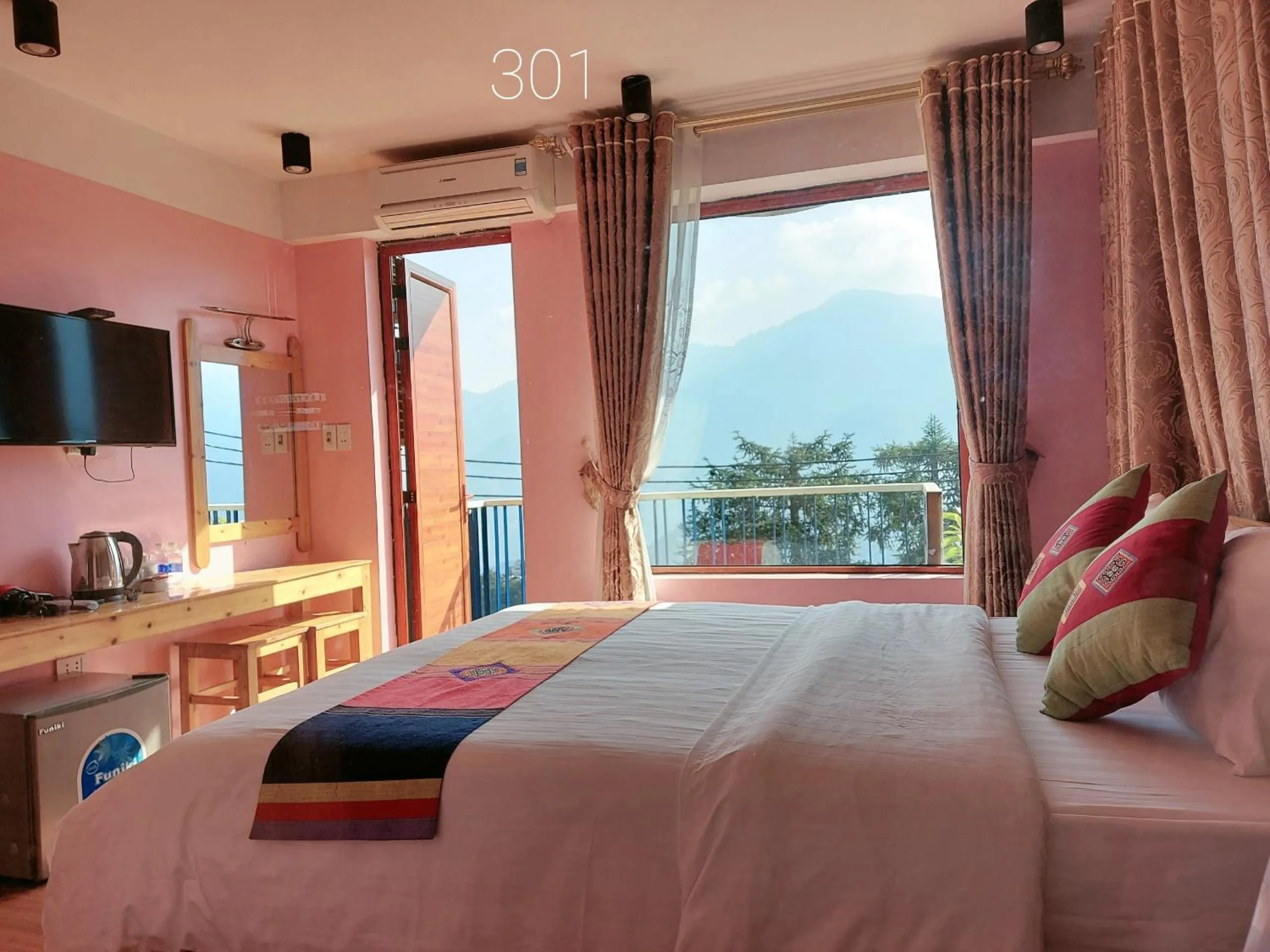 Bed in Sapa Scenery Hotel