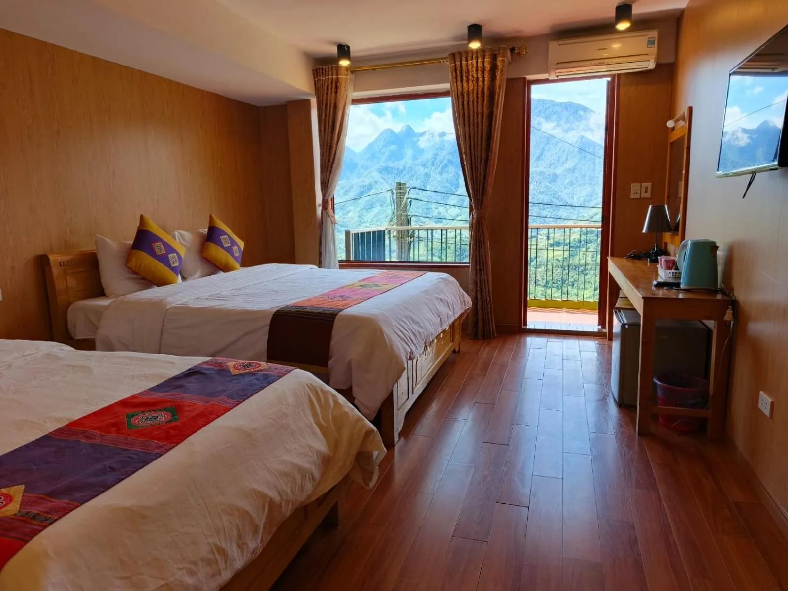 Bed in Sapa Scenery Hotel