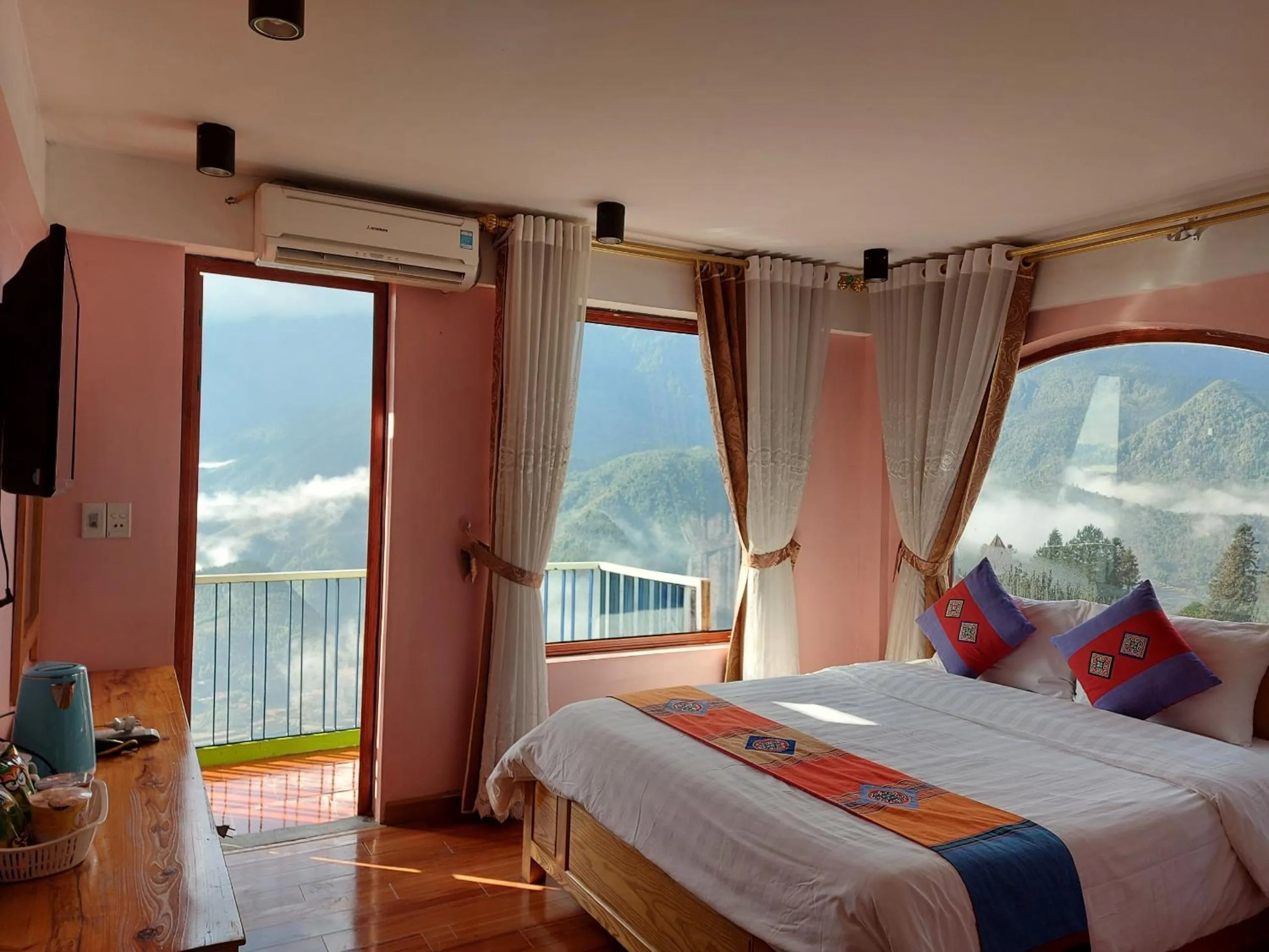 Bed in Sapa Scenery Hotel