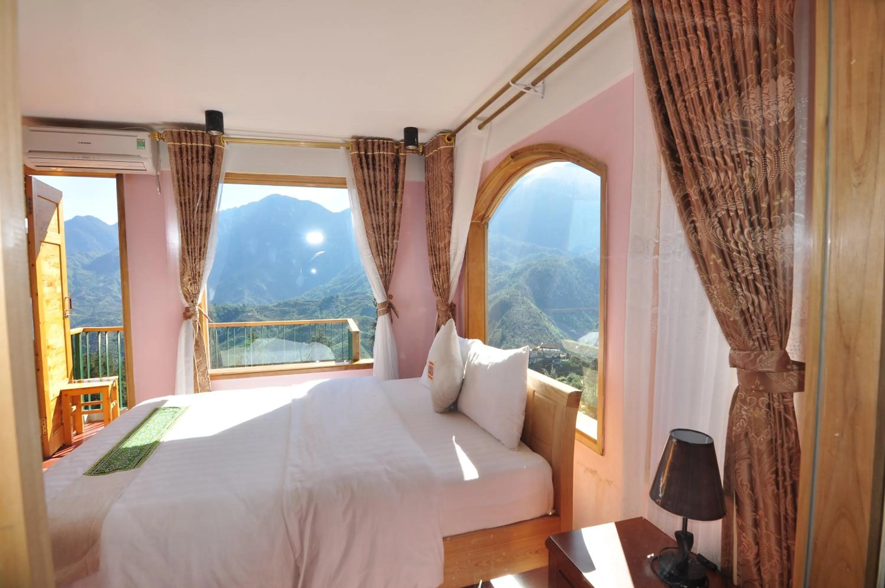 Bed in Sapa Scenery Hotel