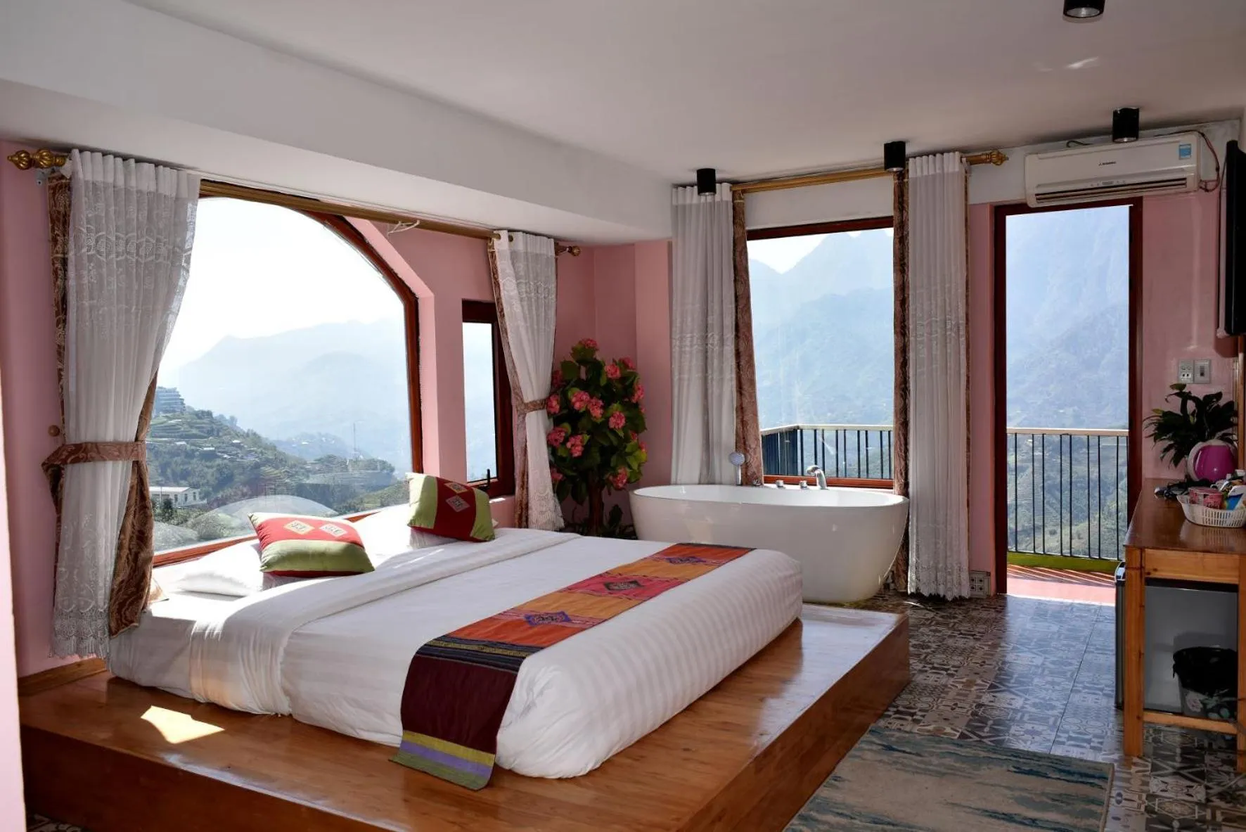 Bed in Sapa Scenery Hotel