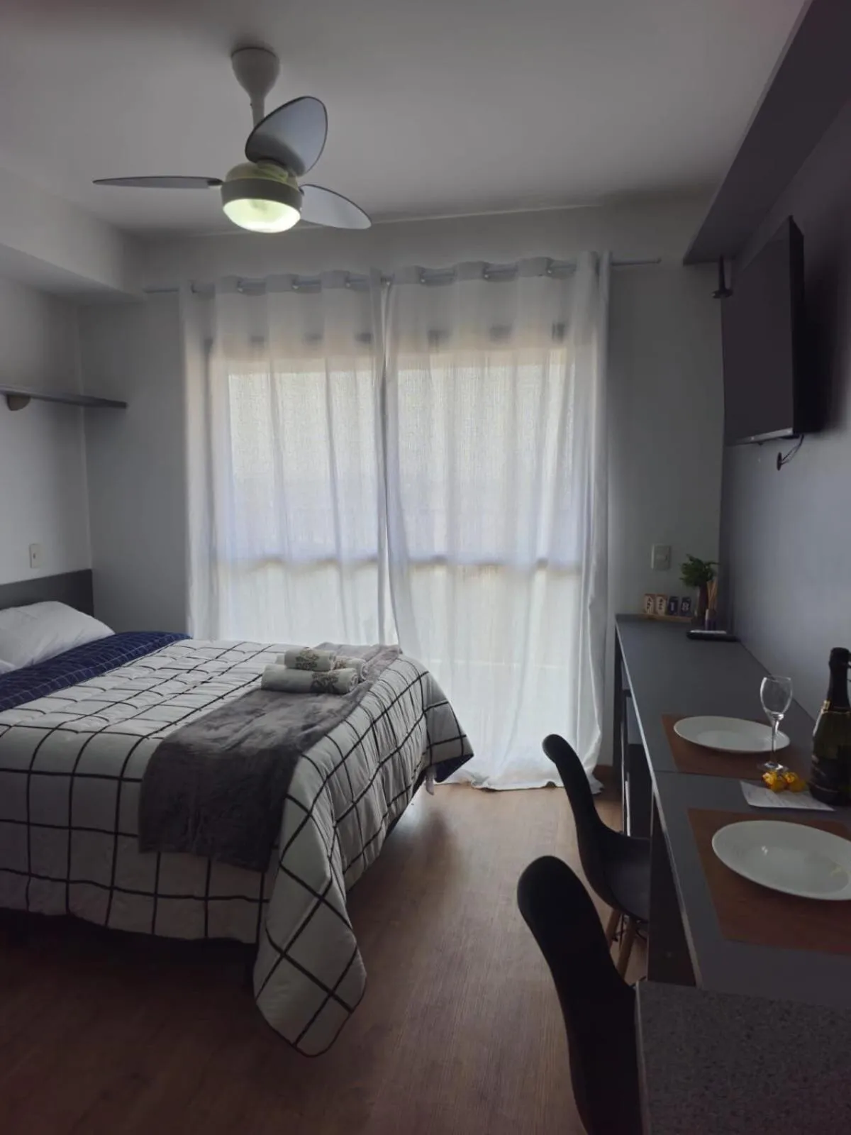 Photo of the whole room, Bed in ZYZ Centro - Frente metrô Luz com vaga rotativa