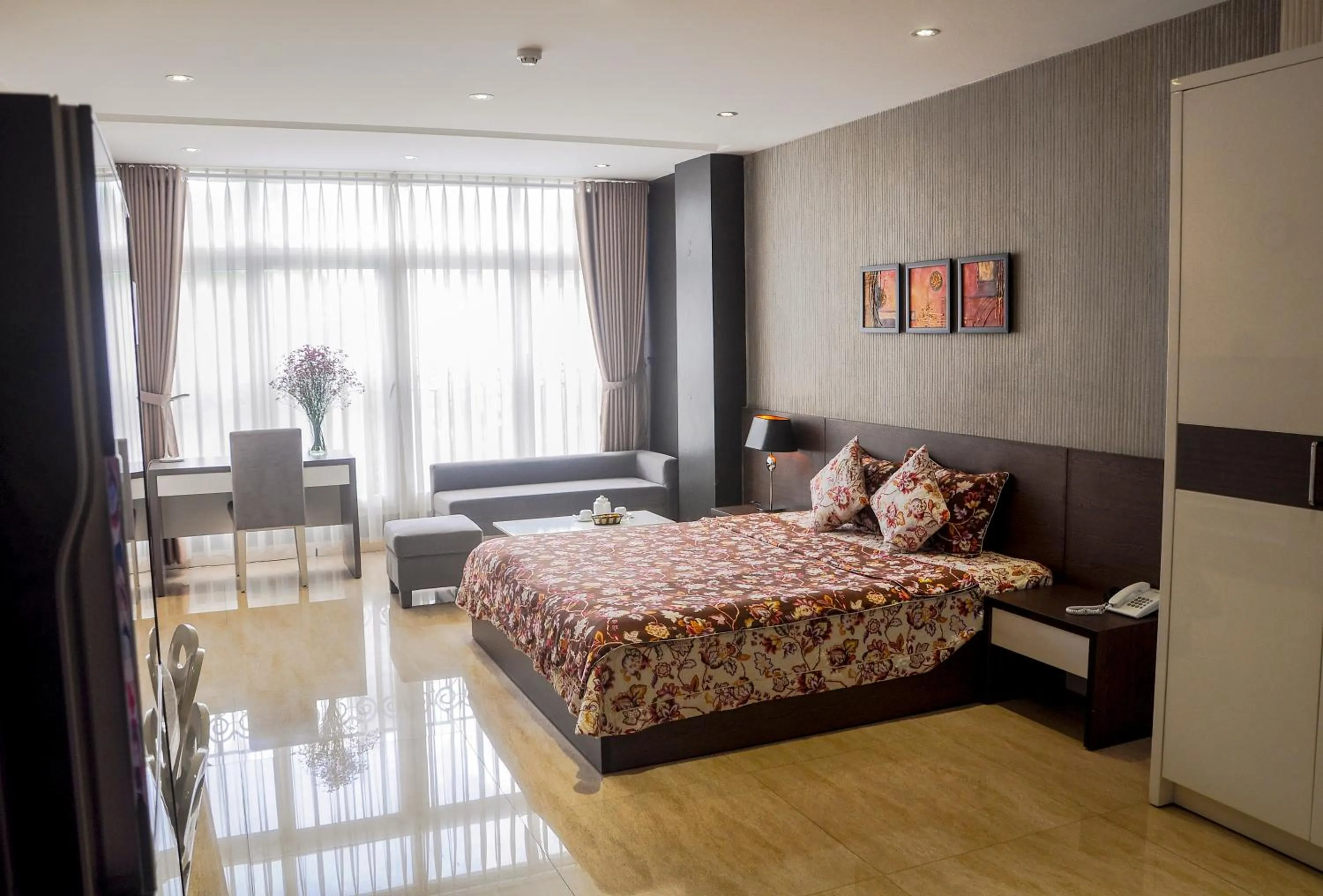 Bed in Sunny Serviced Apartment