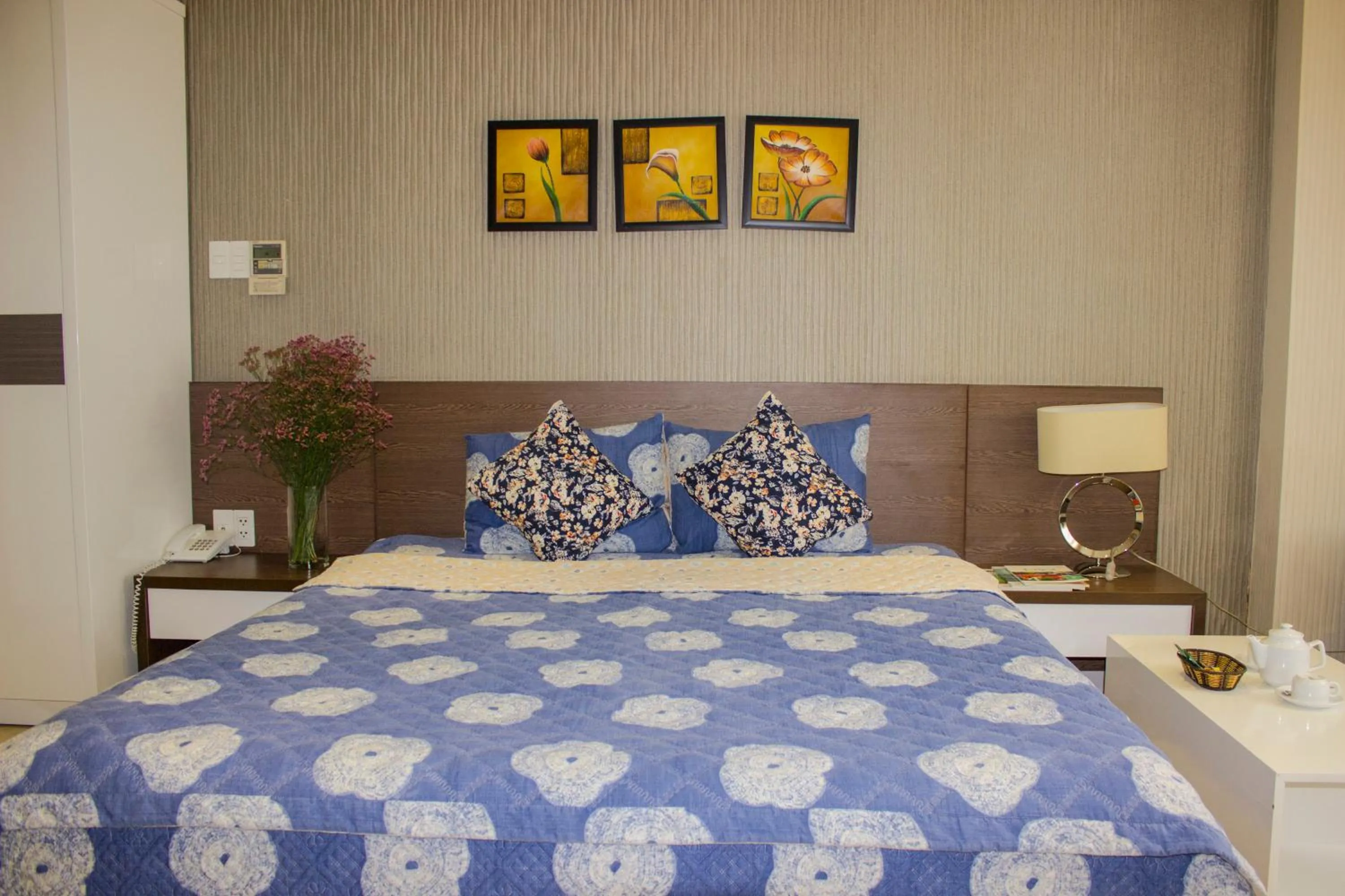 Bed in Sunny Serviced Apartment