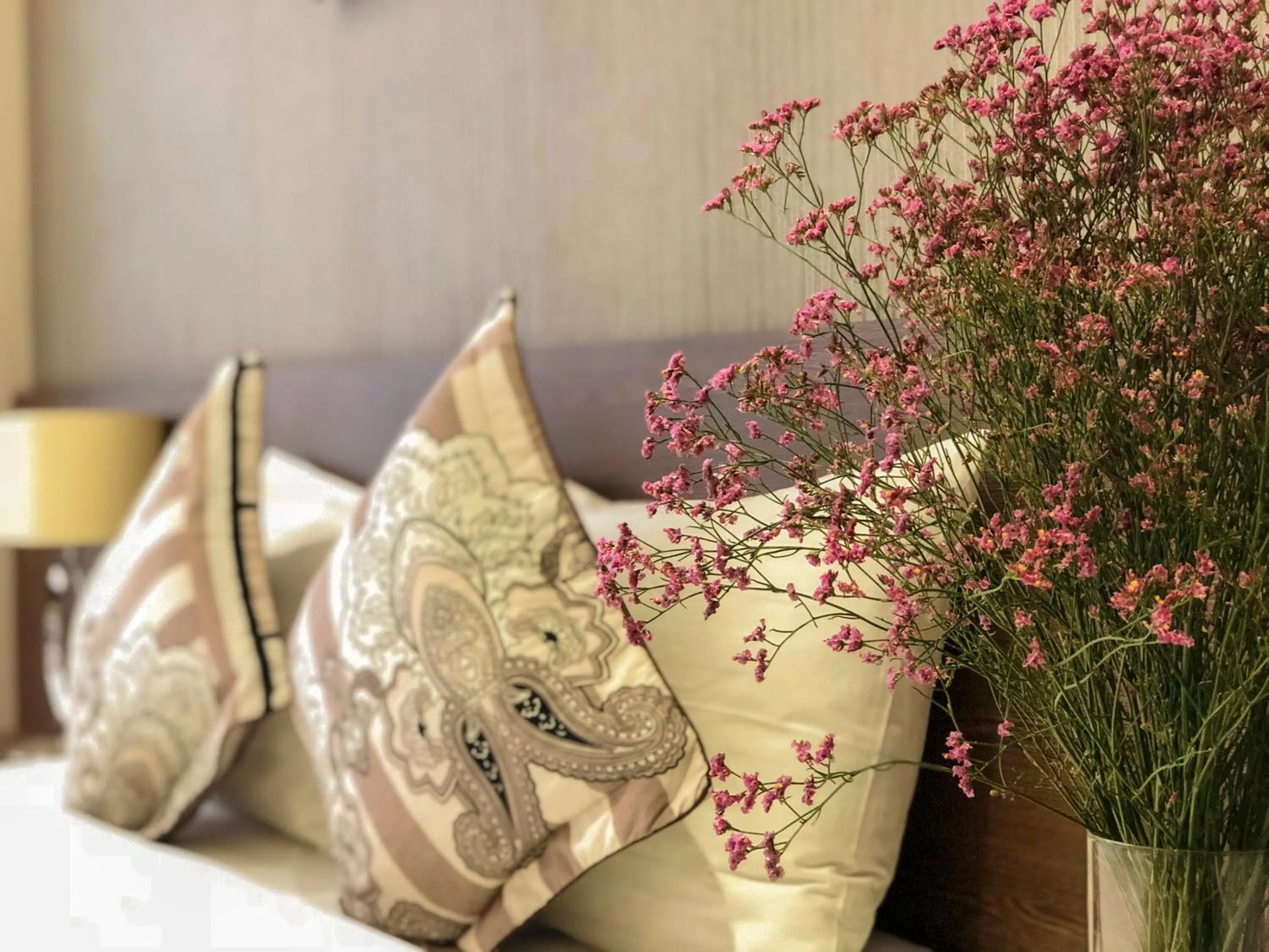 Bed in Sunny Serviced Apartment