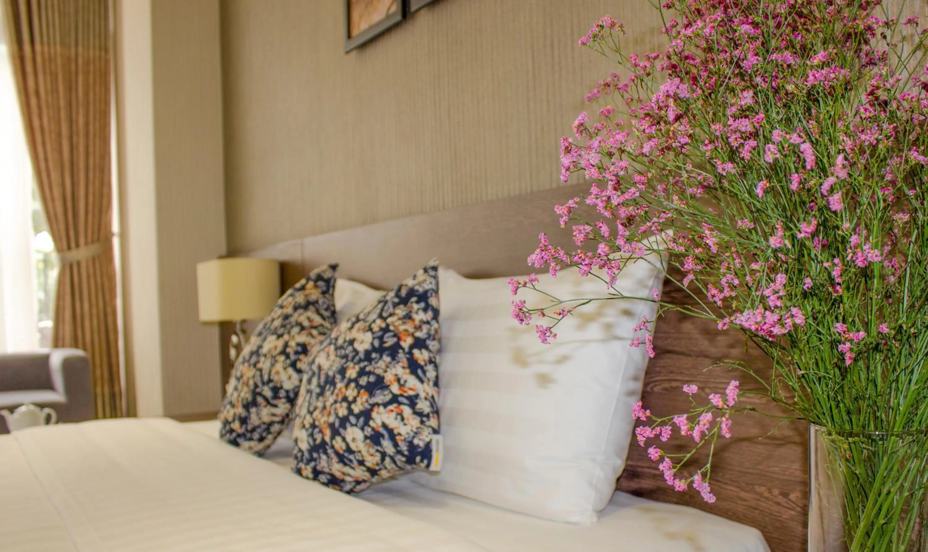 Bed in Sunny Serviced Apartment