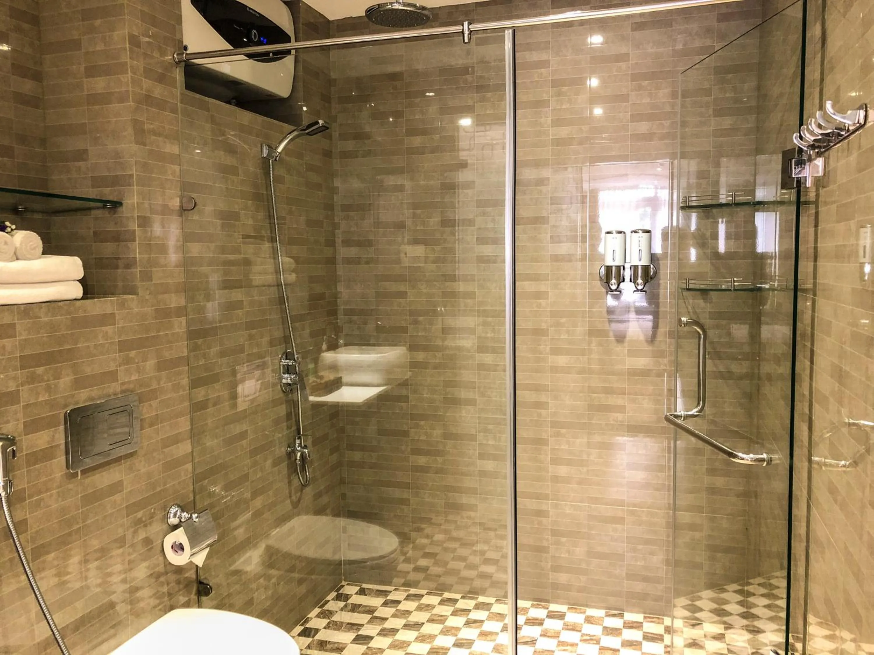 Toilet in Sunny Serviced Apartment