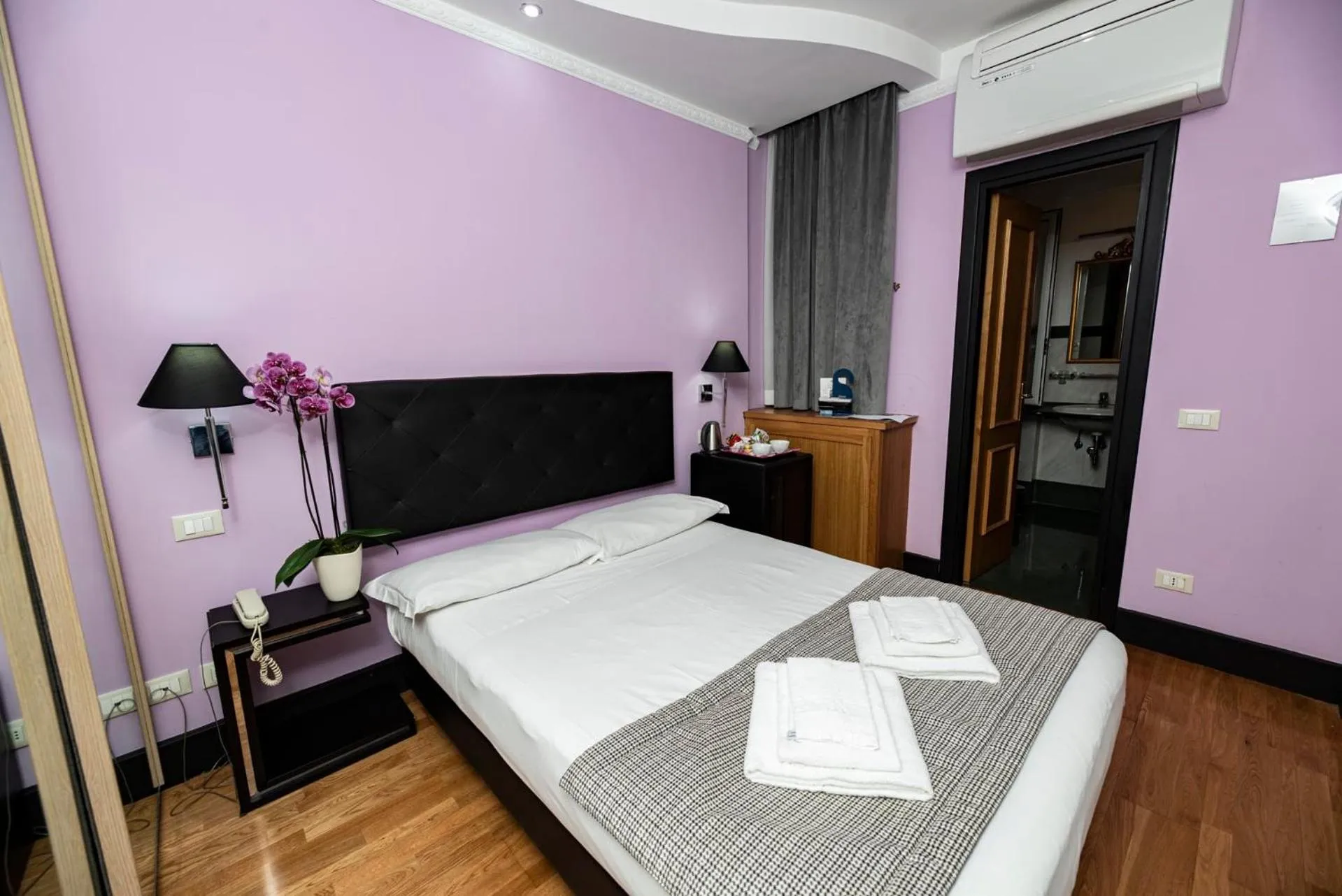 Bed in Imperium Suite Navona