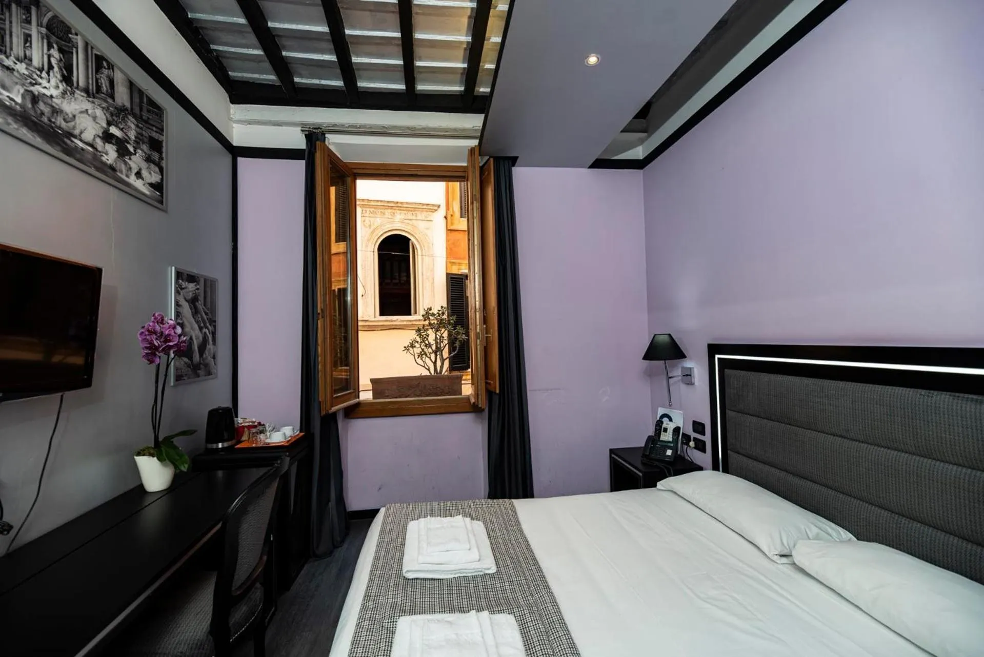 Bed in Imperium Suite Navona