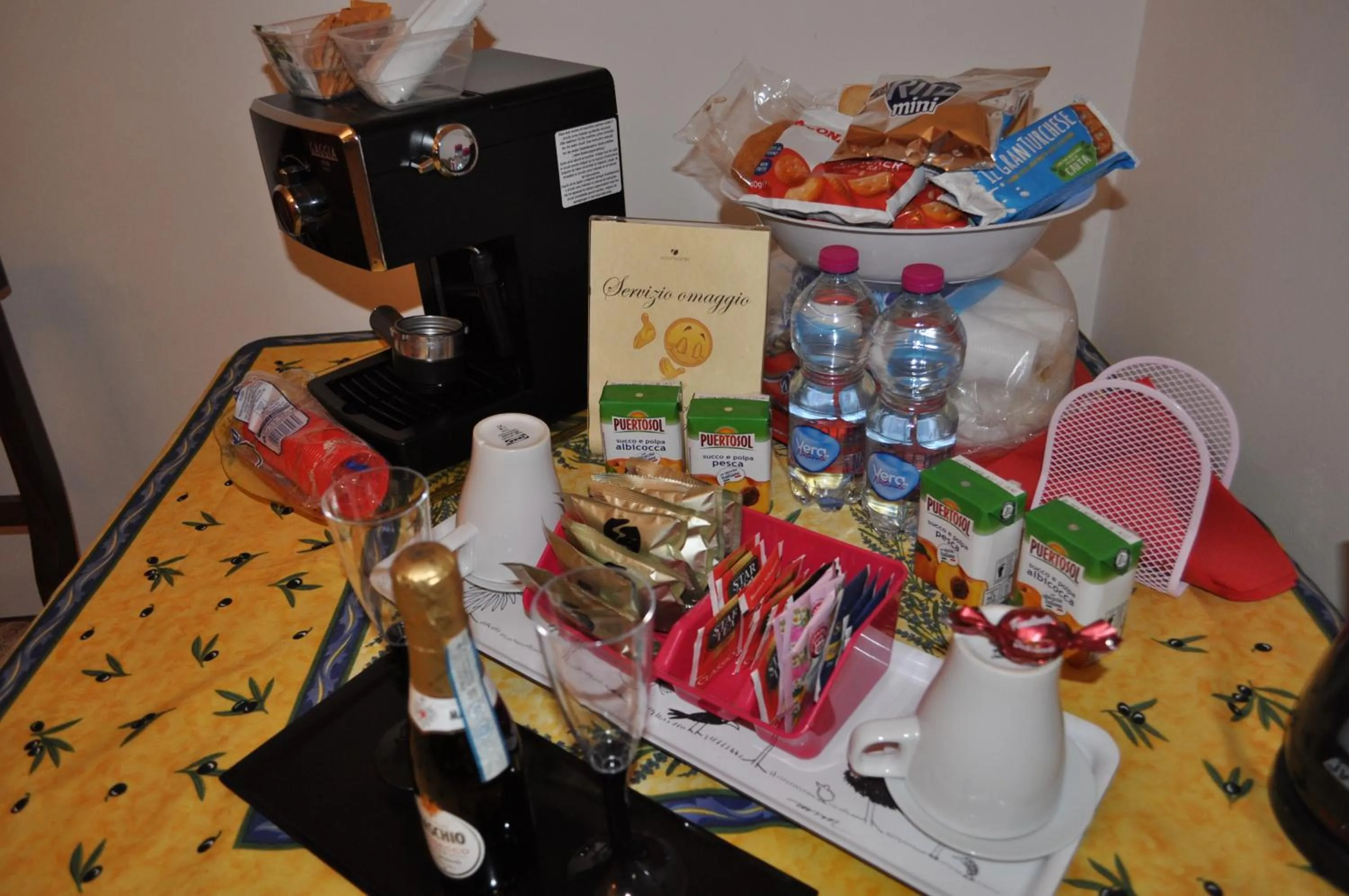 room service in 7 Contrade