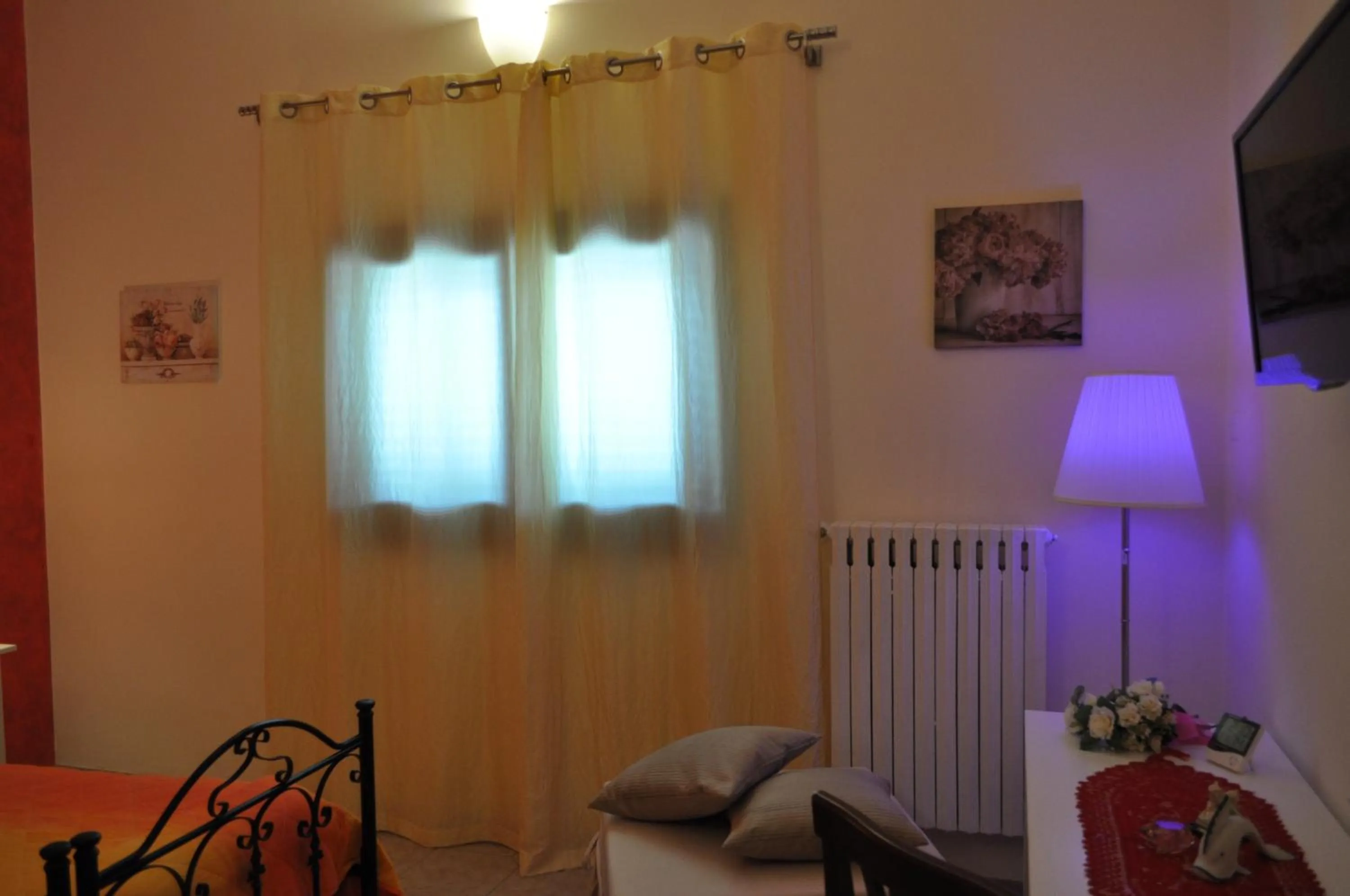 Photo of the whole room, Bed in 7 Contrade