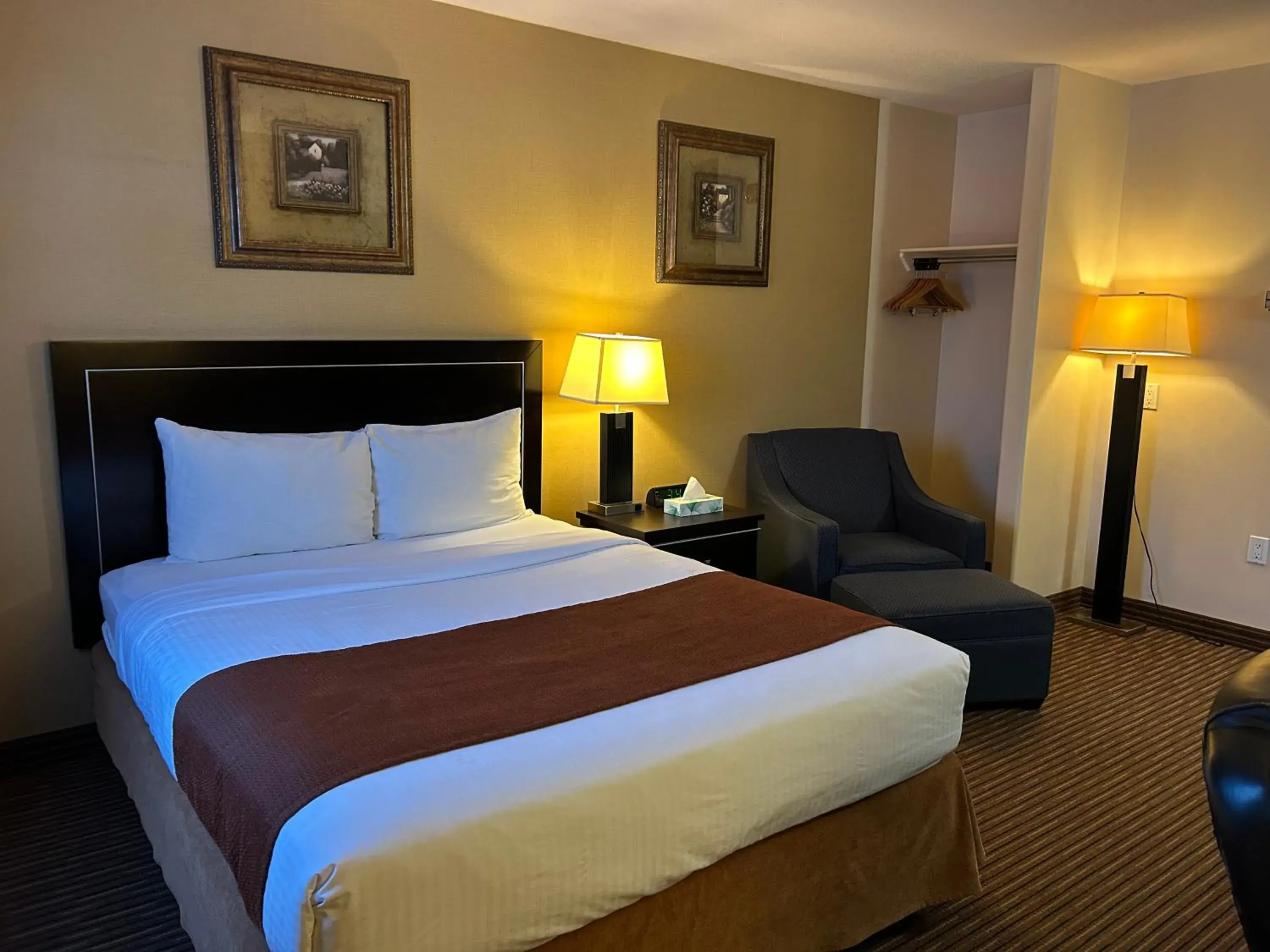 Bed in Travelodge by Wyndham Valleyview AB Bed in Travelodge by Wyndham Valleyview AB