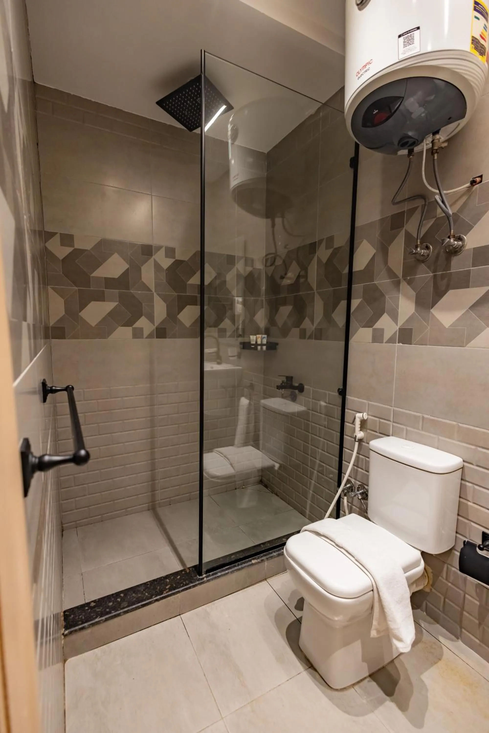 Shower in The Palace Pyramids View Hotel