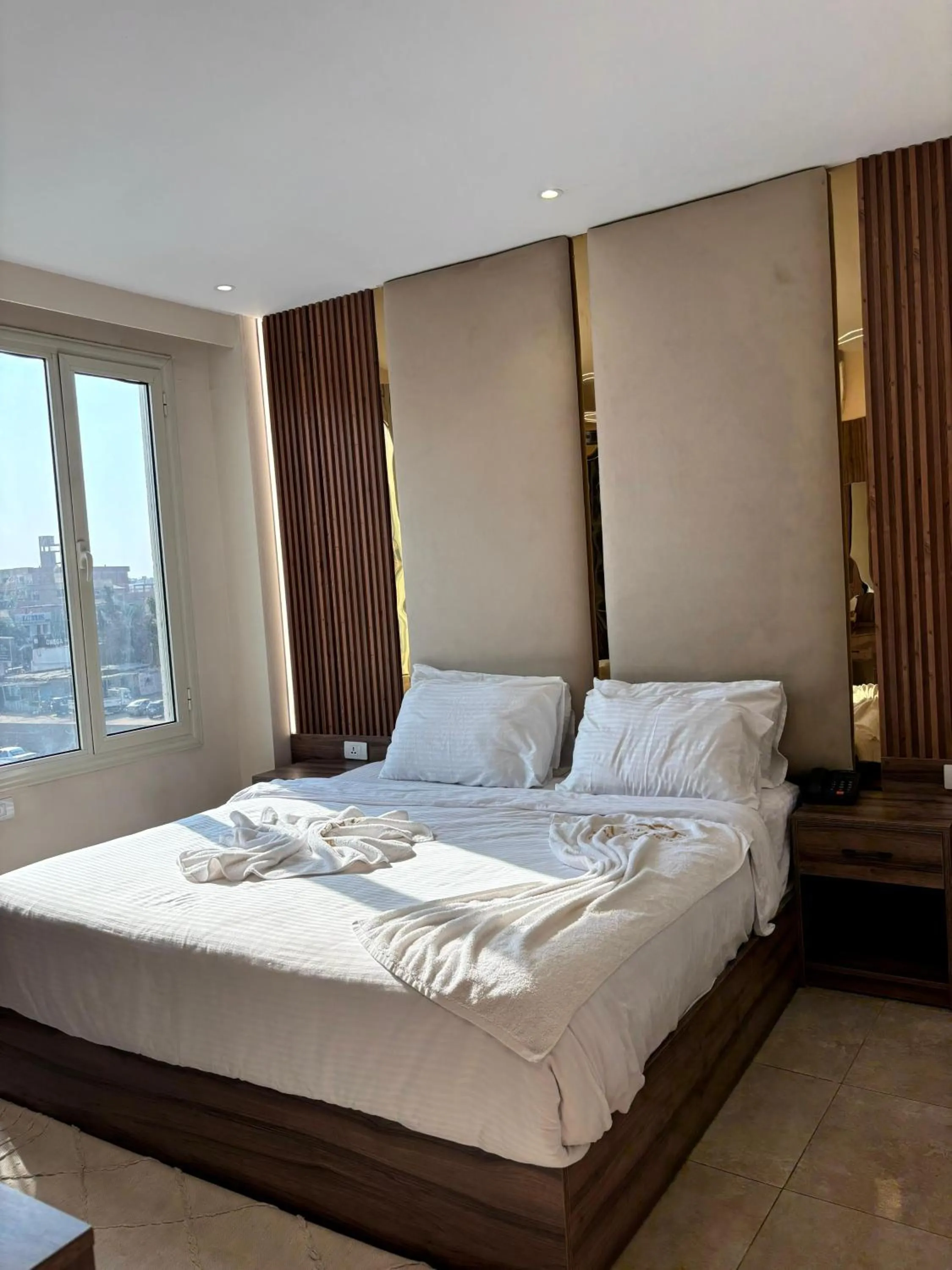 Photo of the whole room, Bed in The Palace Pyramids View Hotel