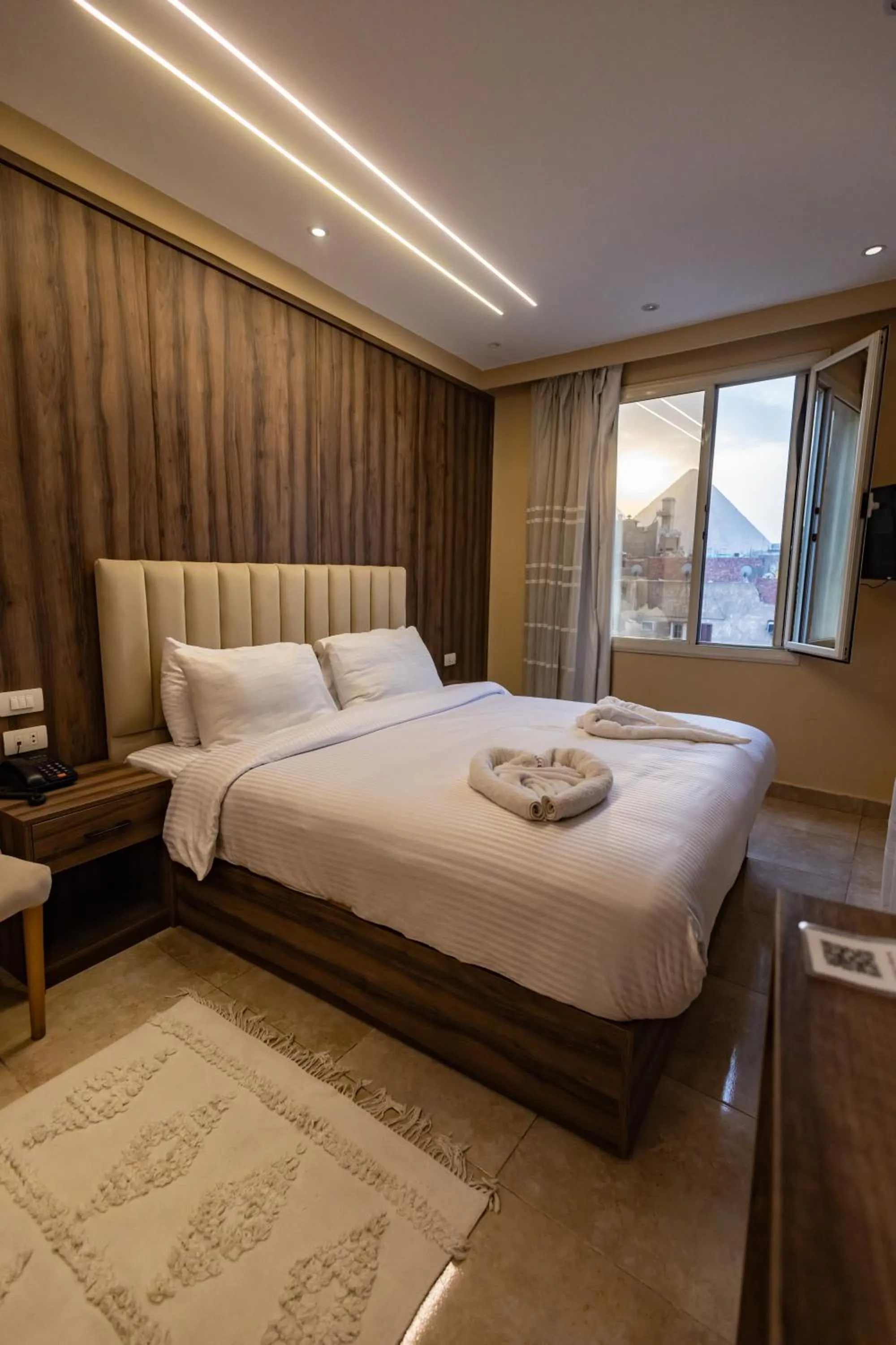 Mountain view, Bed in The Palace Pyramids View Hotel