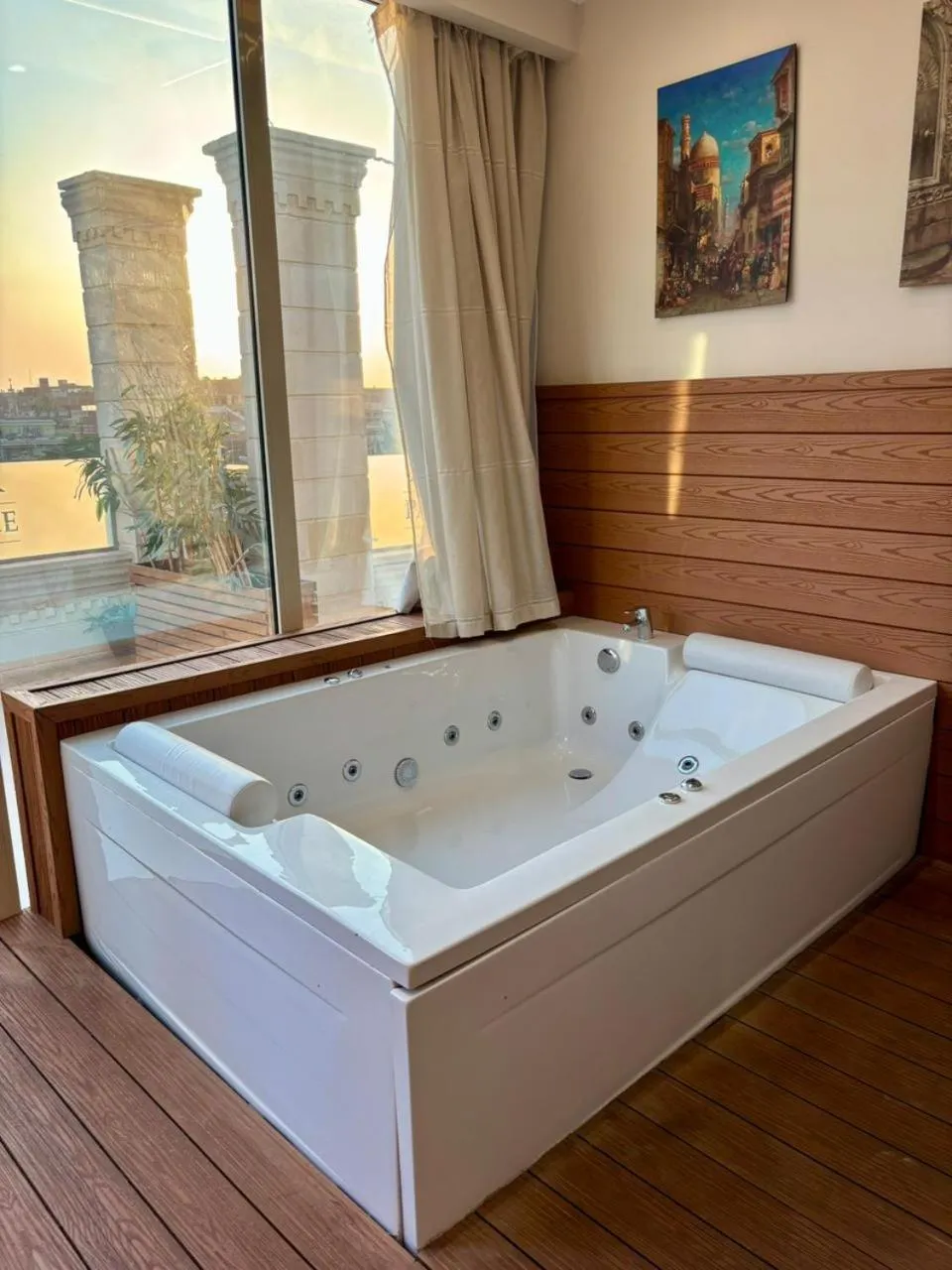 Hot Tub in The Palace Pyramids View Hotel