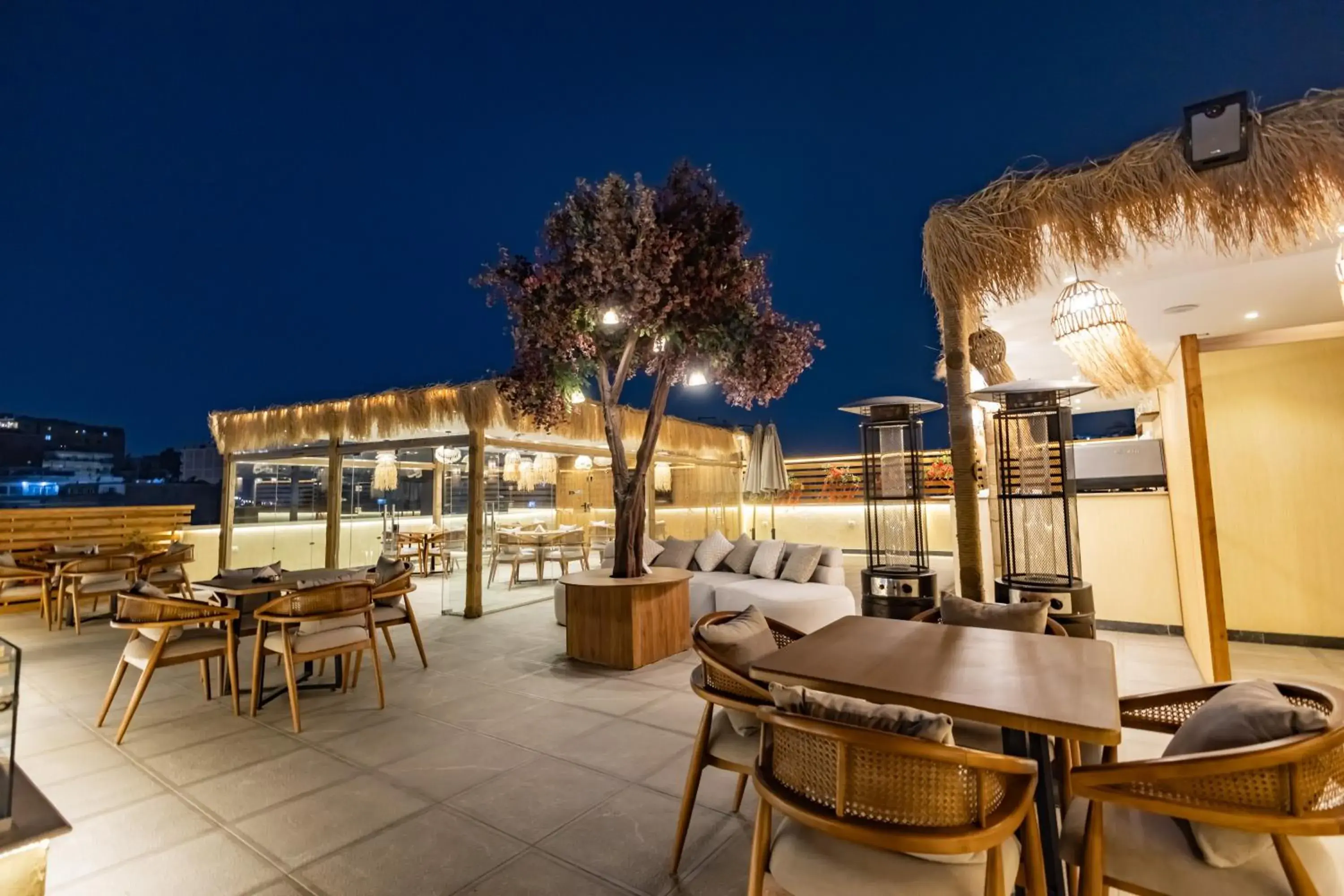 Restaurant/places to eat in The Palace Pyramids View Hotel Restaurant/places to eat in The Palace Pyramids View Hotel