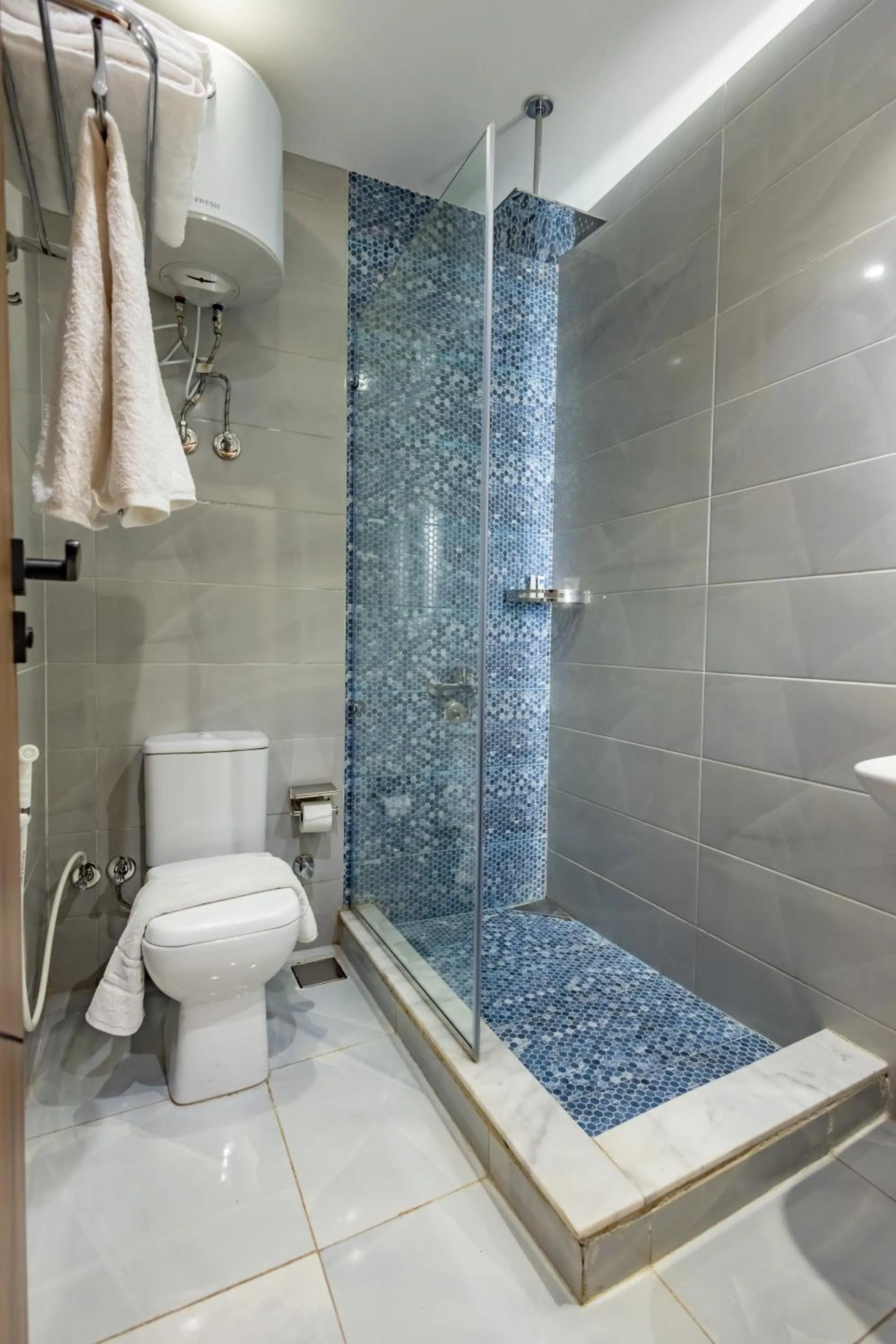 Shower in The Palace Pyramids View Hotel