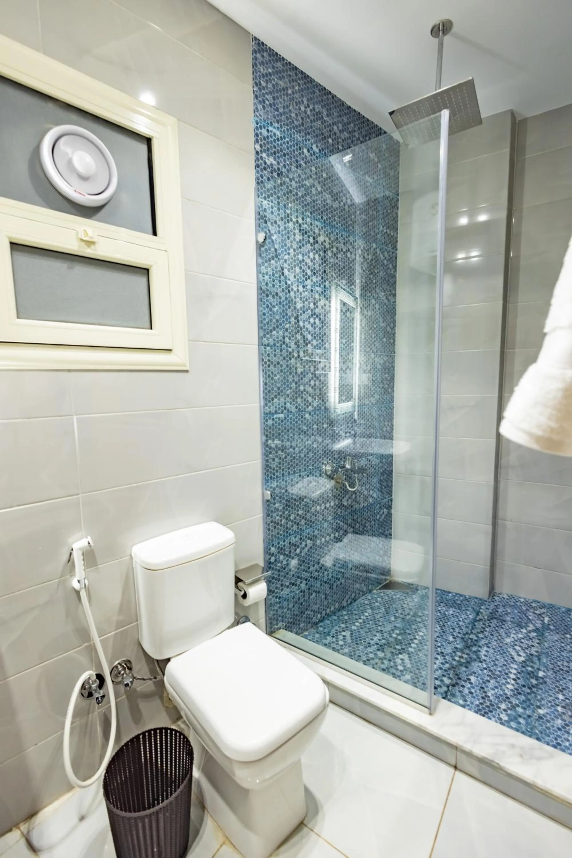 Shower in The Palace Pyramids View Hotel