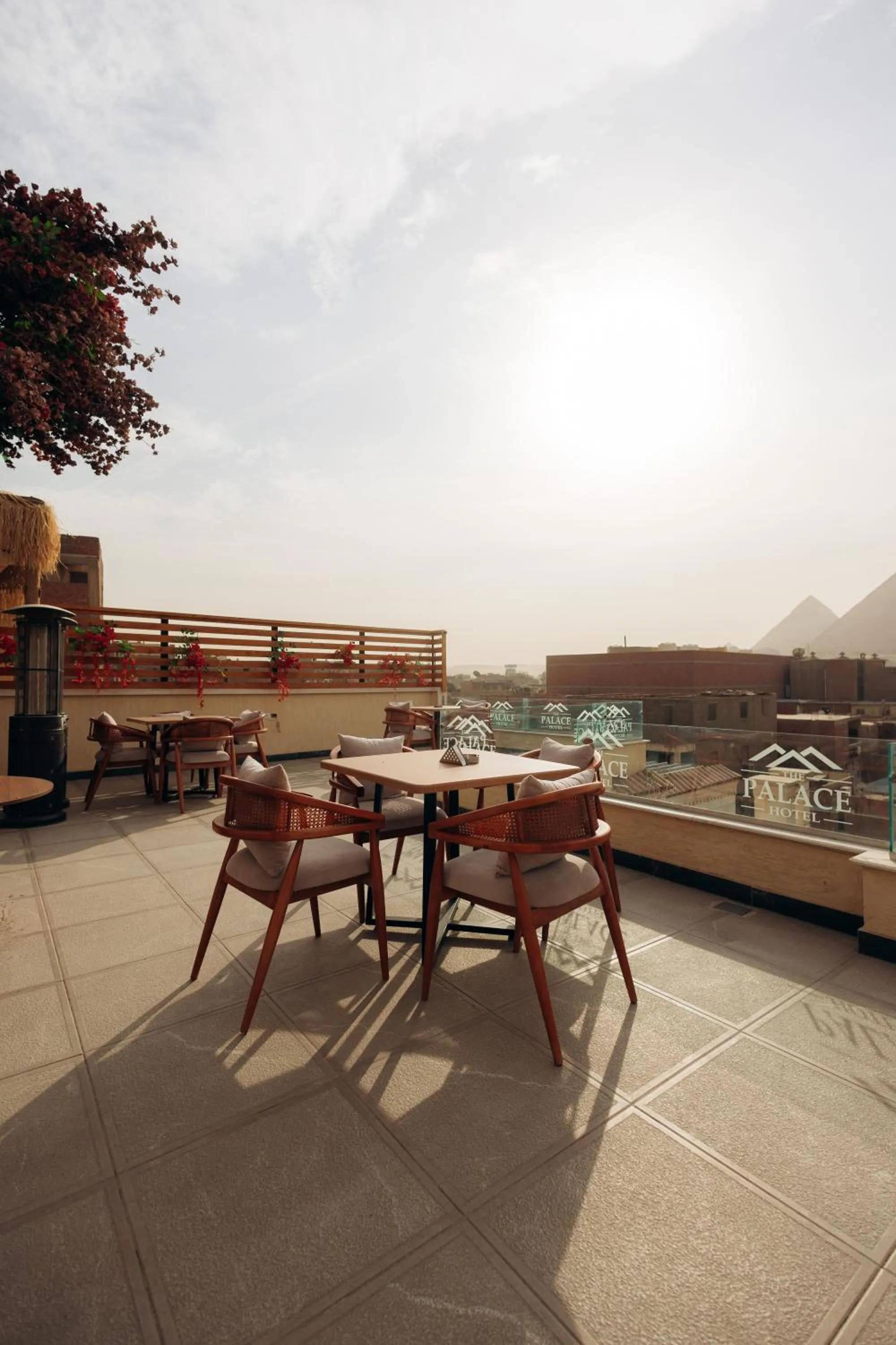 Restaurant/places to eat in The Palace Pyramids View Hotel