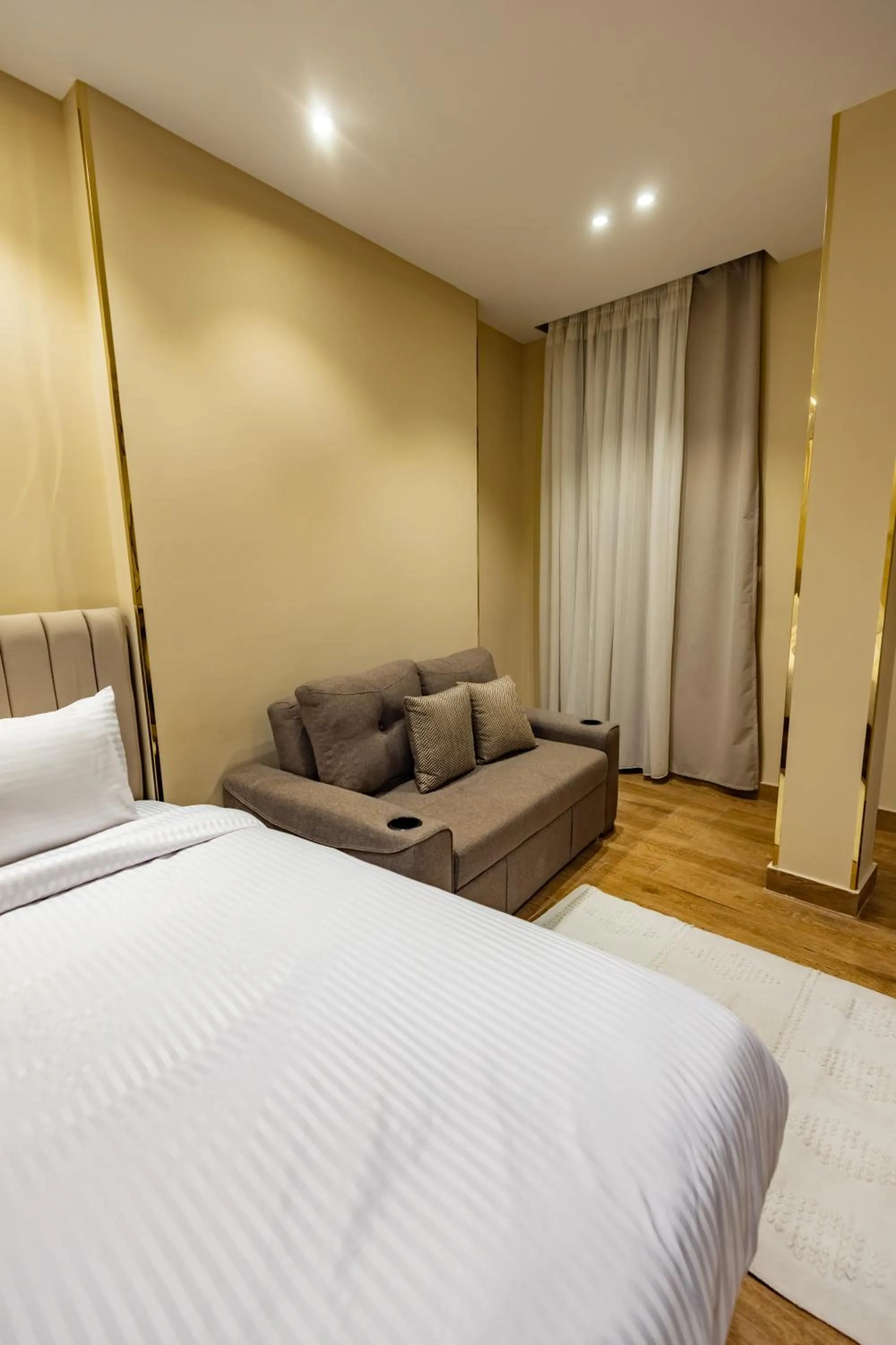 Seating area, Bed in The Palace Pyramids View Hotel